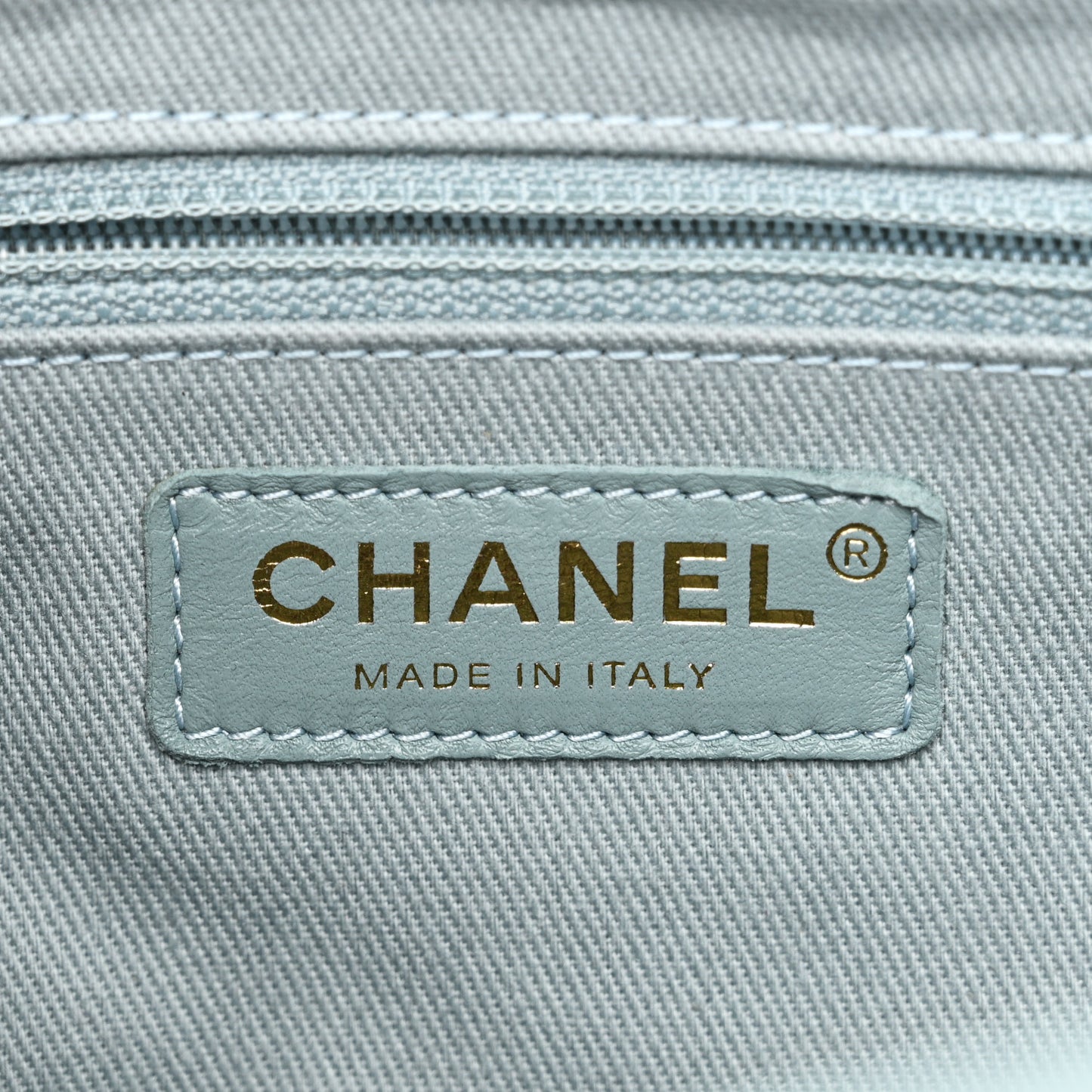 Caviar Quilted Medium Business Affinity Flap Light Blue