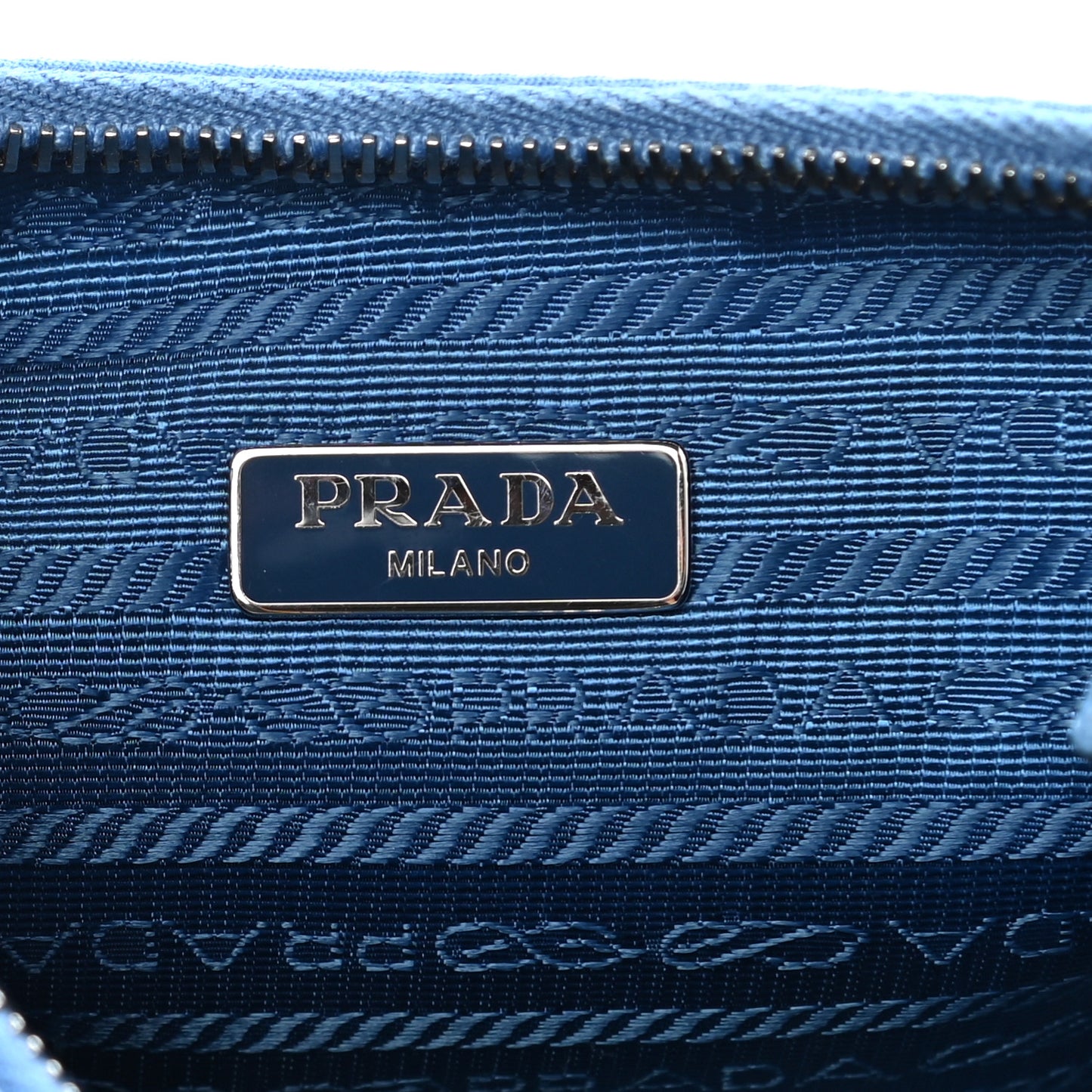 Nylon Re-Edition 2005 Shoulder Bag Pervinca