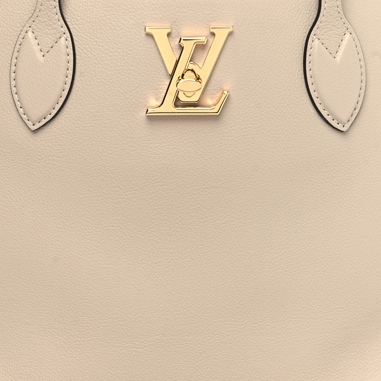 Grained Calfskin Lockme Shopper Greige
