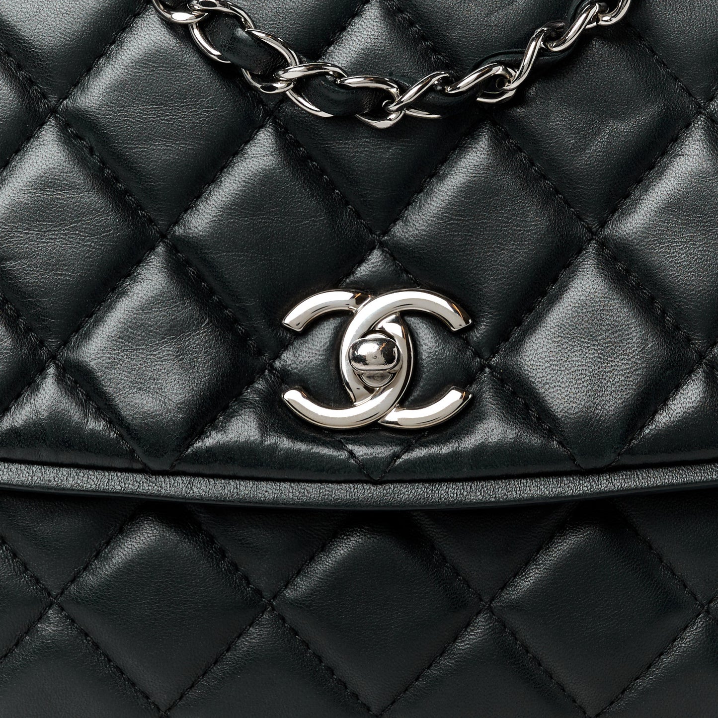 Lambskin Quilted Large Pagode Piping Flap Black