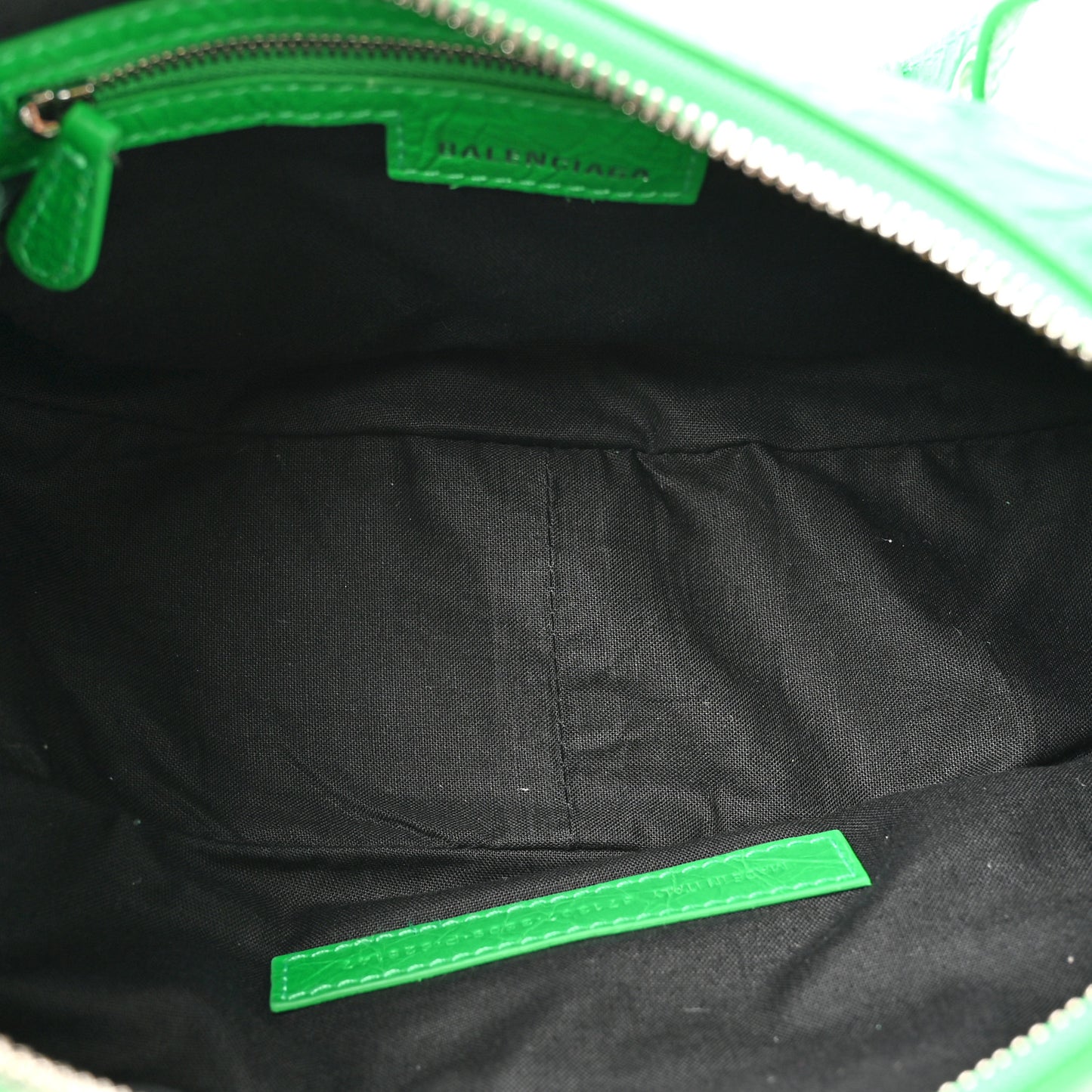 Agneau Arena Small Le Cagole Shoulder Bag Vivid Green