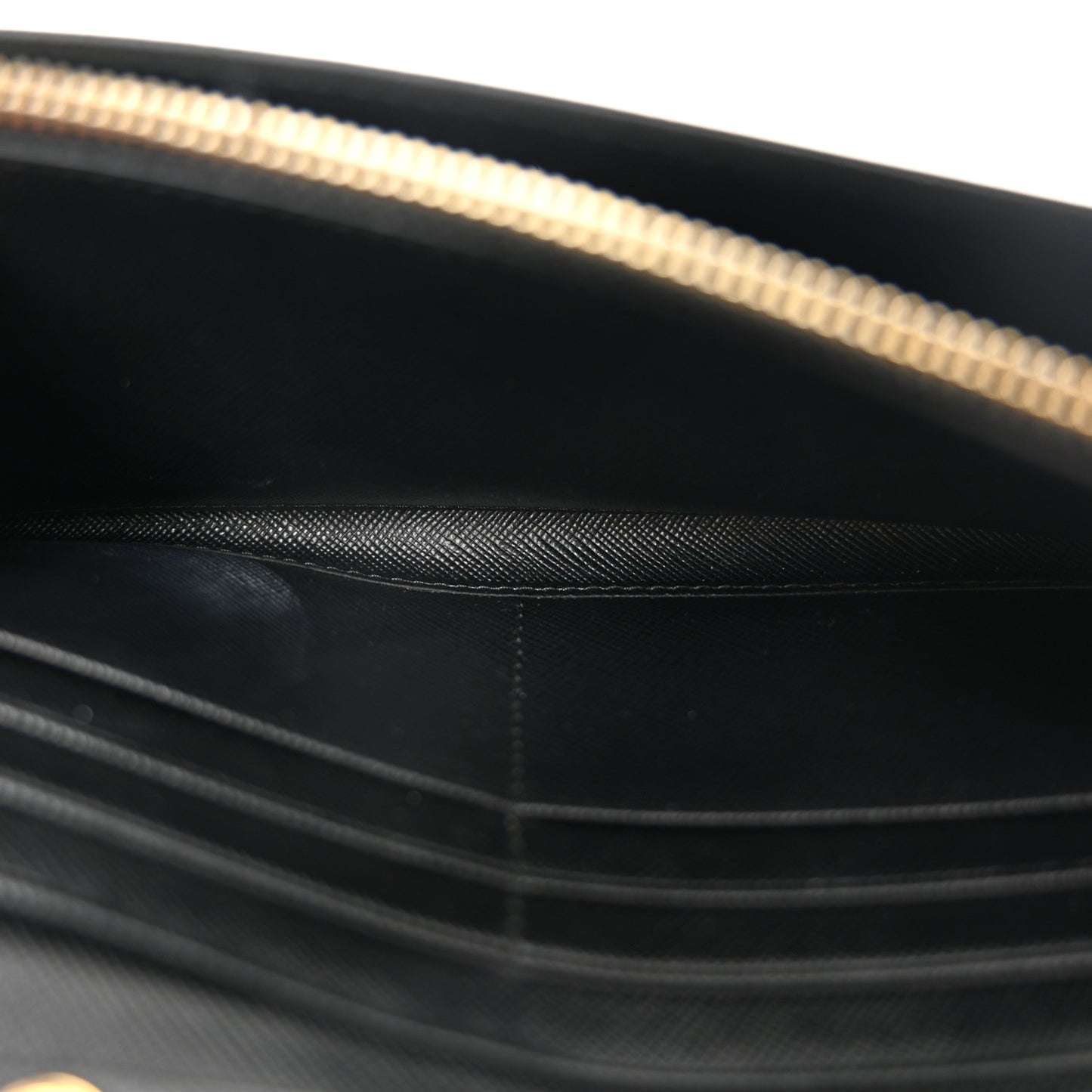 Saffiano Metal Oro Chain Wallet Black