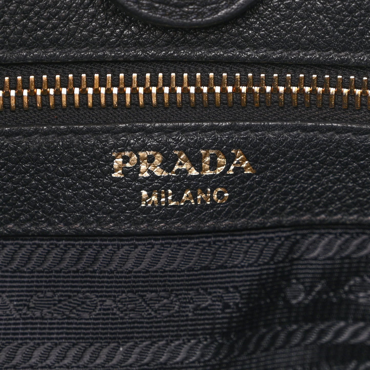 Vitello Daino Zippered Messenger Hobo Black