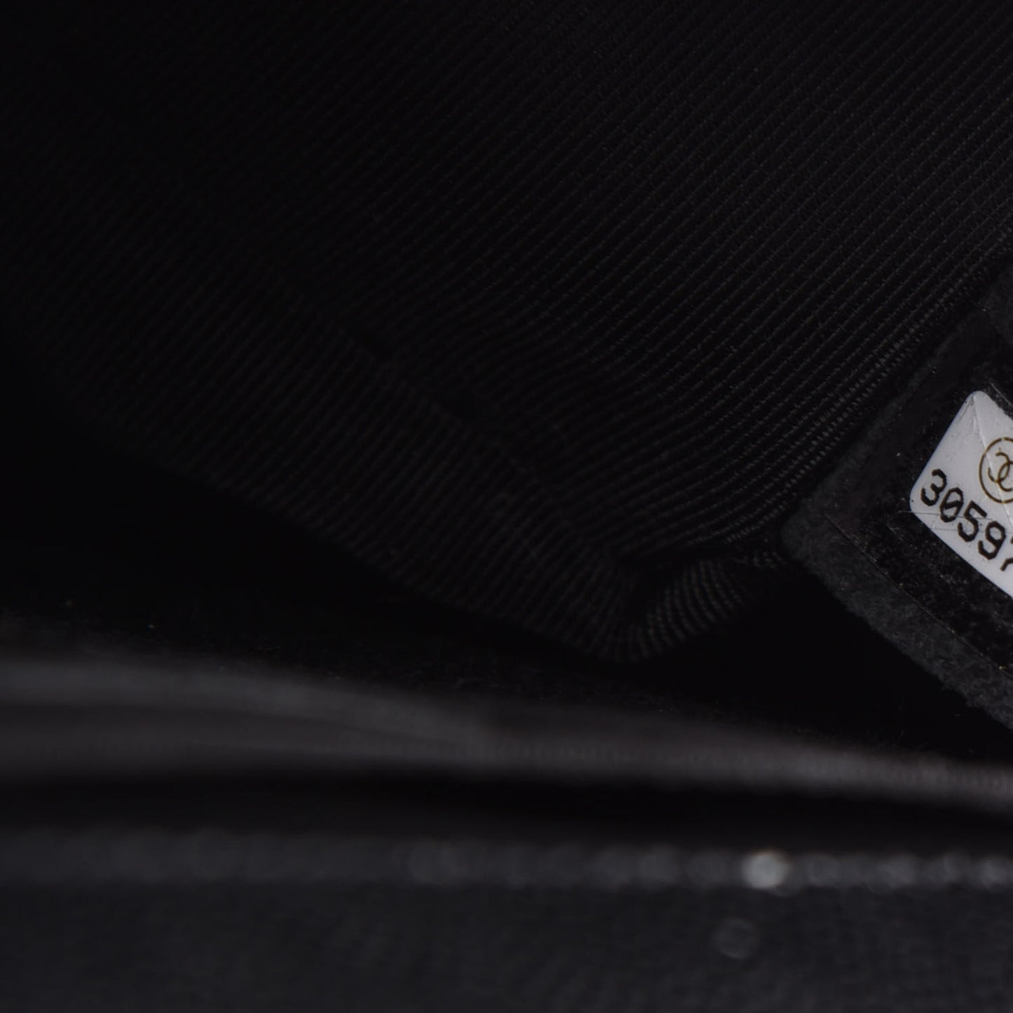 Caviar Quilted Medium Boy Flap Black