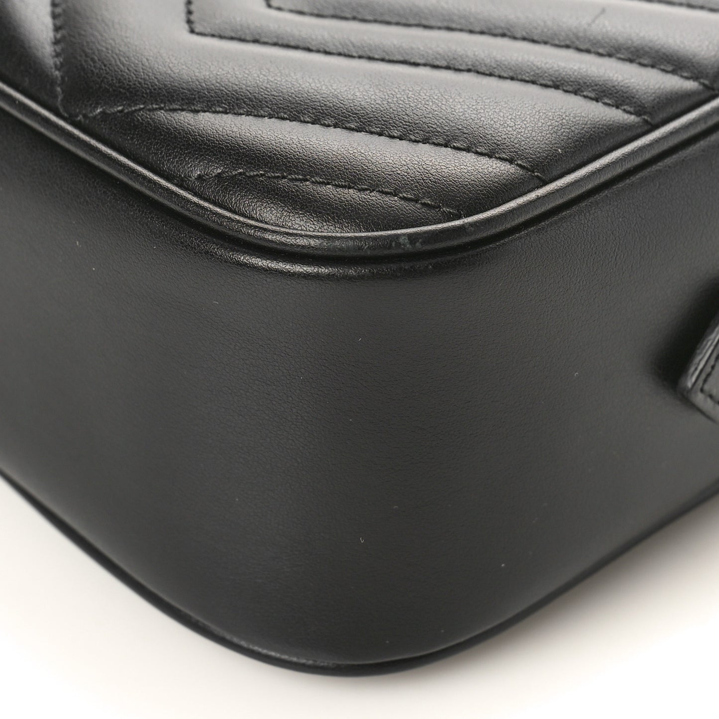 Calfskin Matelasse Monochrome Small GG Marmont Chain Shoulder Bag Black