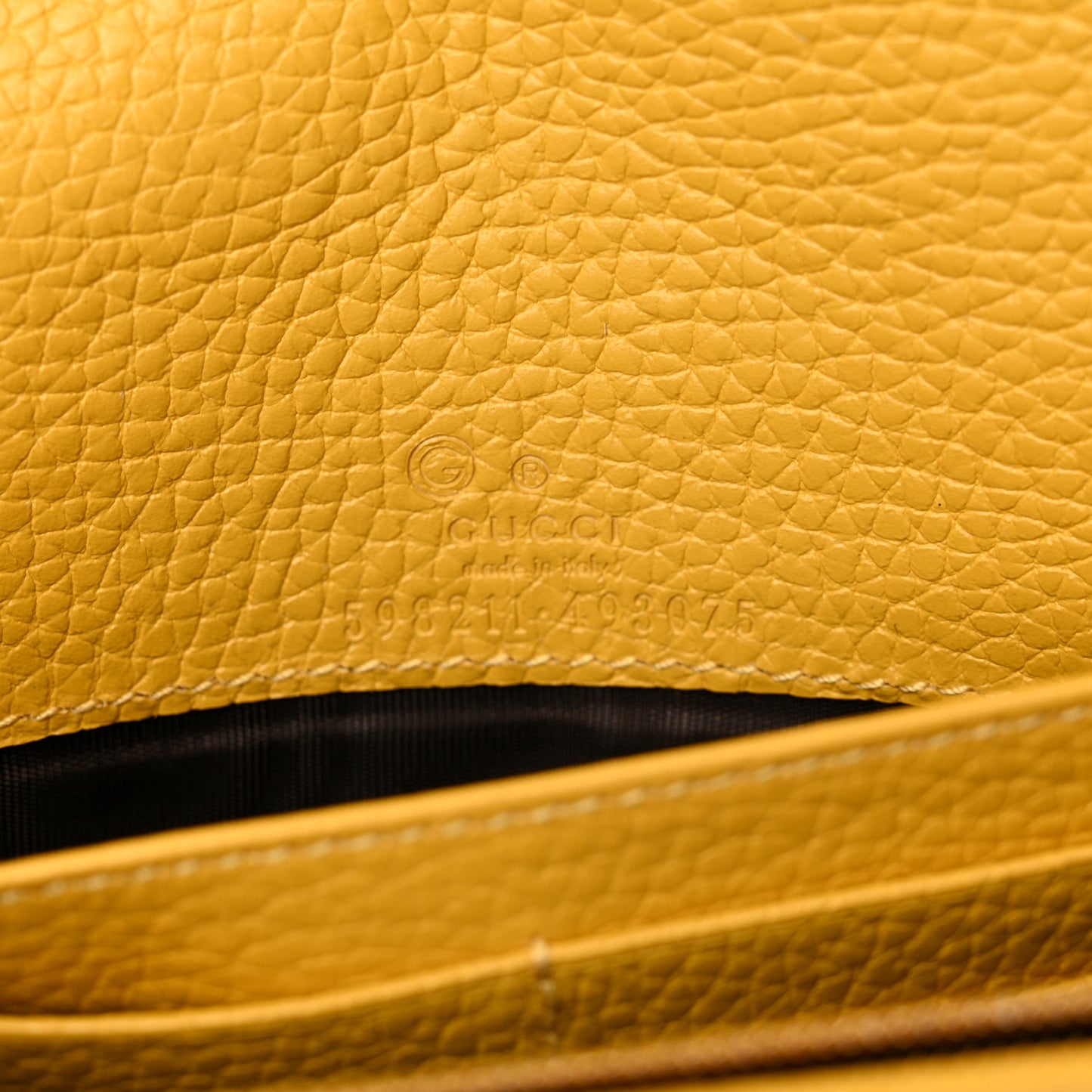 Pebbled Calfskin Soho Wallet On Chain New Buttercup