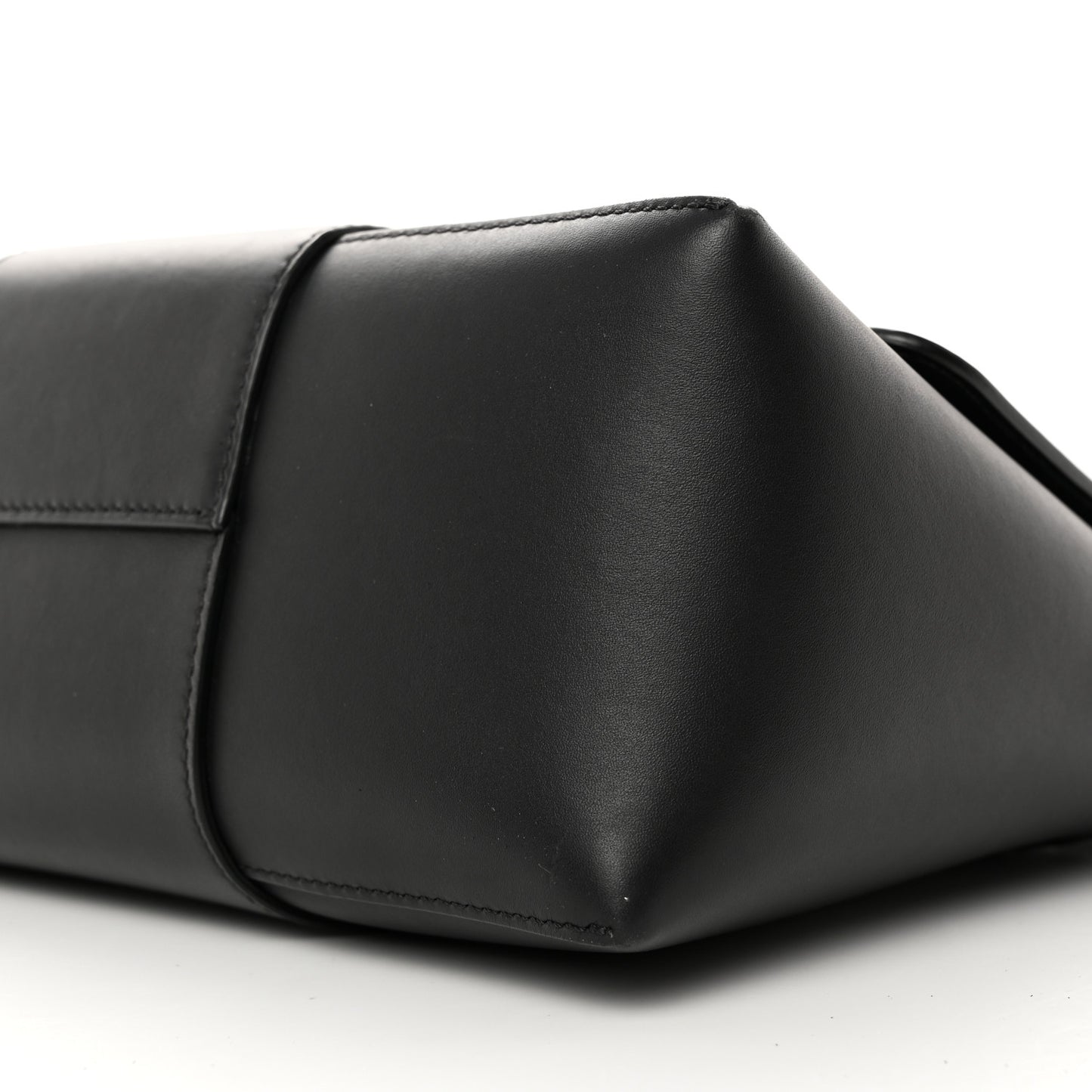 Vitello Barocco Virtus Shoulder Bag Black