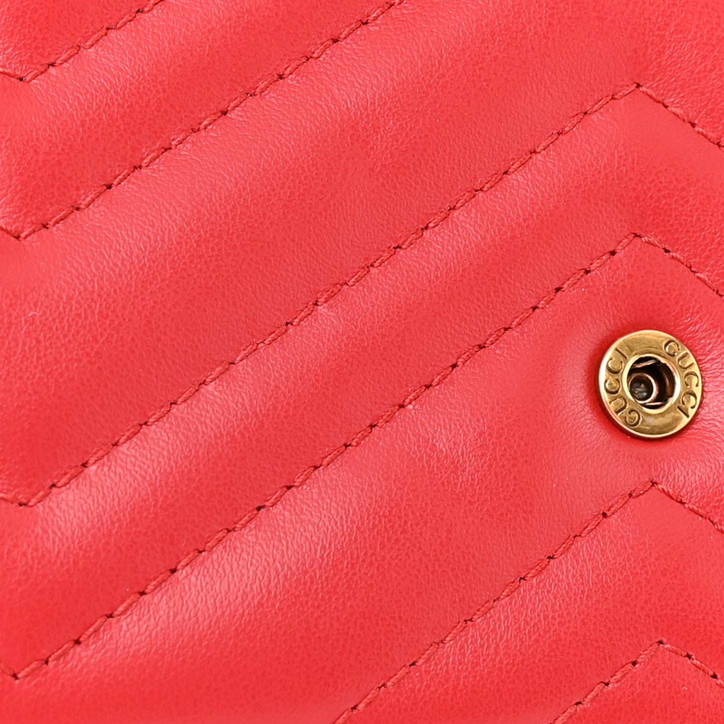 Calfskin Matelasse GG Marmont Chain Wallet Hibiscus Red