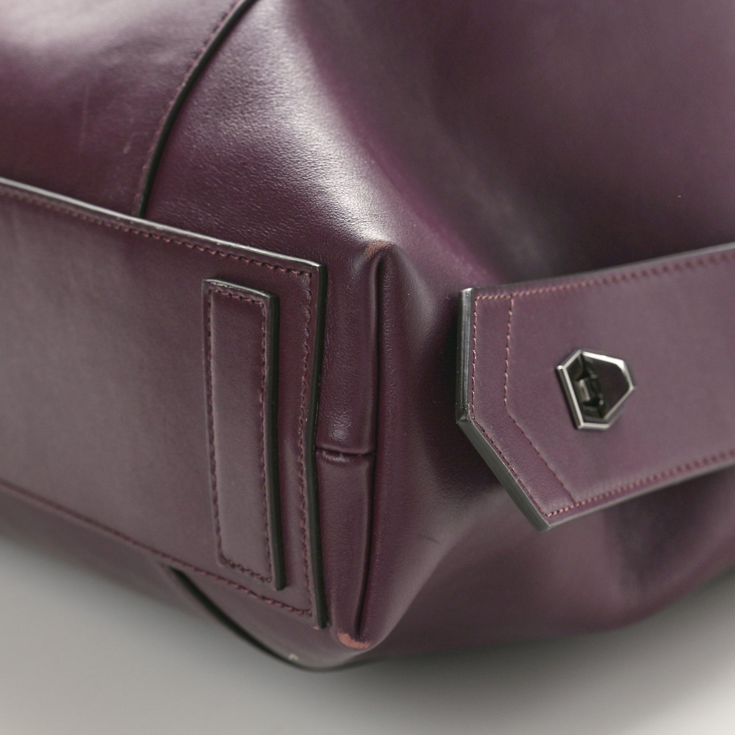 Smooth Calfskin Medium Soft Antigona Aubergine