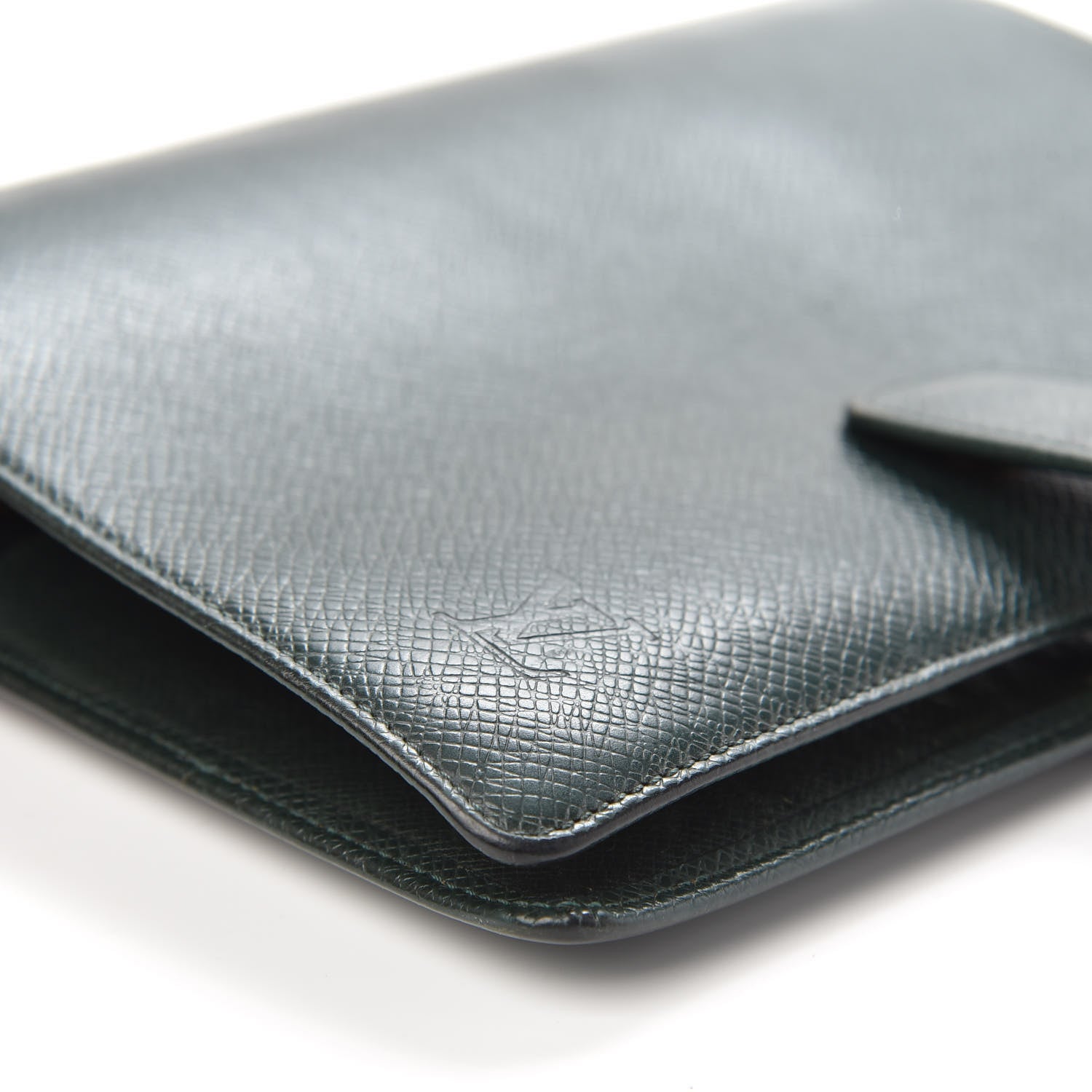 Louis Vuitton Taiga Medium Ring Agenda Cover Epicea 8 of 12