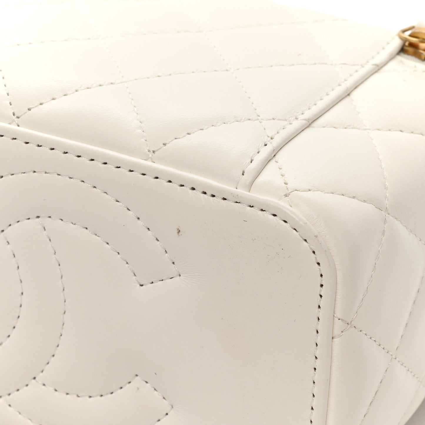 Lambskin Resin Quilted Vanity Case With Chain White