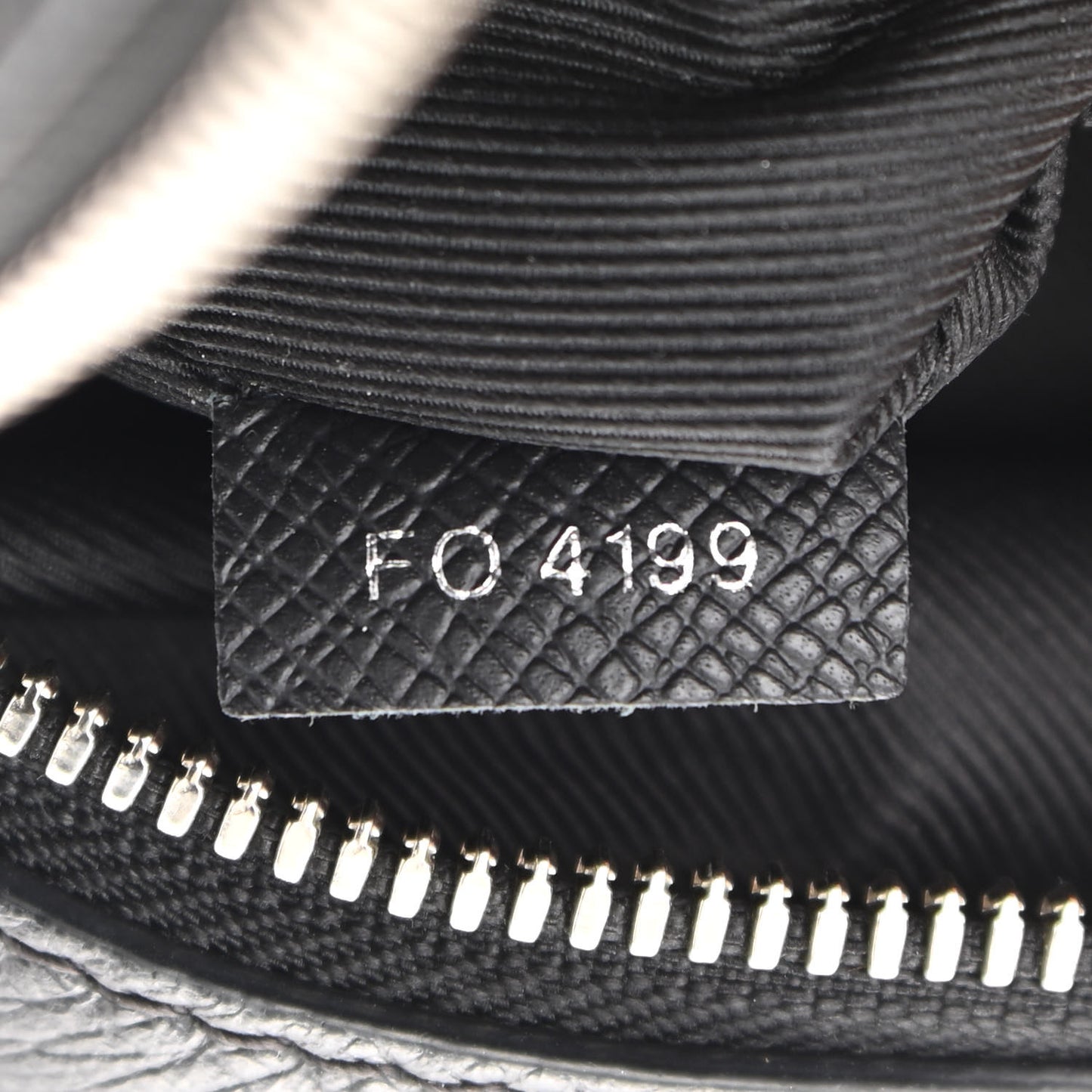 Taiga Monogram Eclipse Outdoor Messenger Black