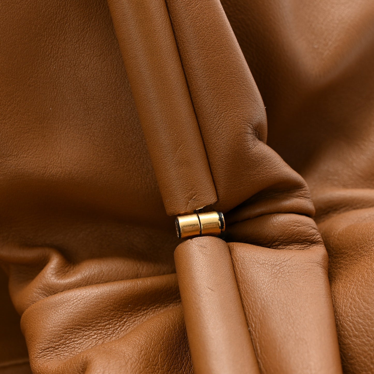 Smooth Butter Calf The Pouch Oversized Cammello