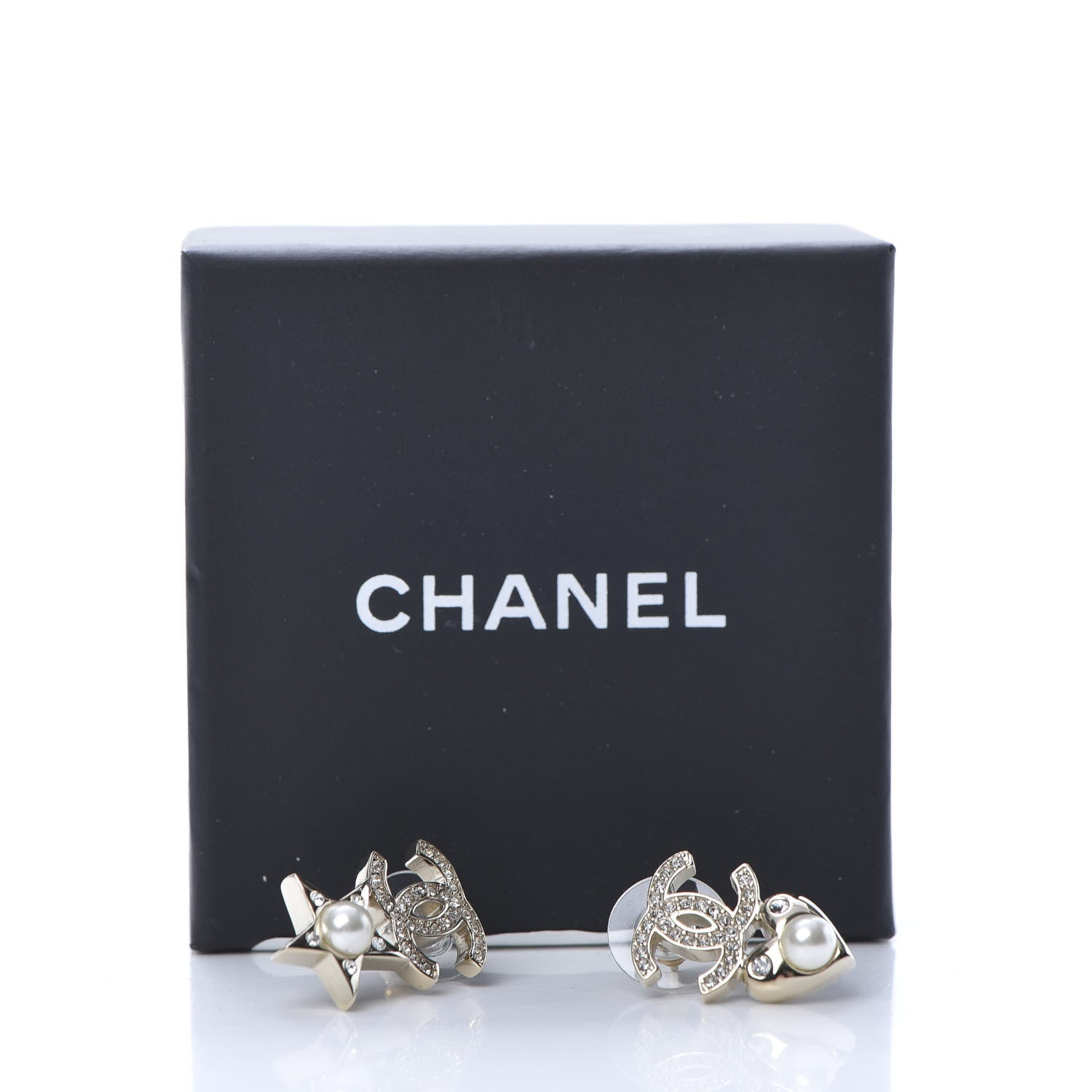Chanel Crystal Pearl Charming Winter CC Star Heart Earrings Gold 5 of 5
