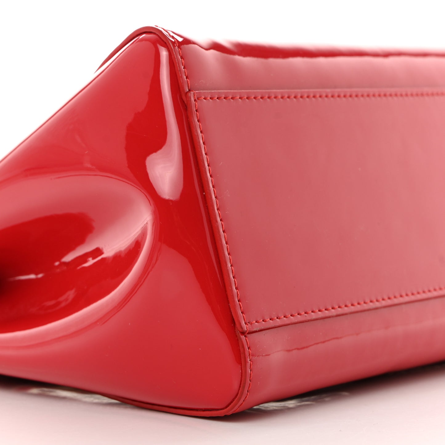 Vitello Vernice Mou Mini Peekaboo Iconic Satchel Rosso Cardinale