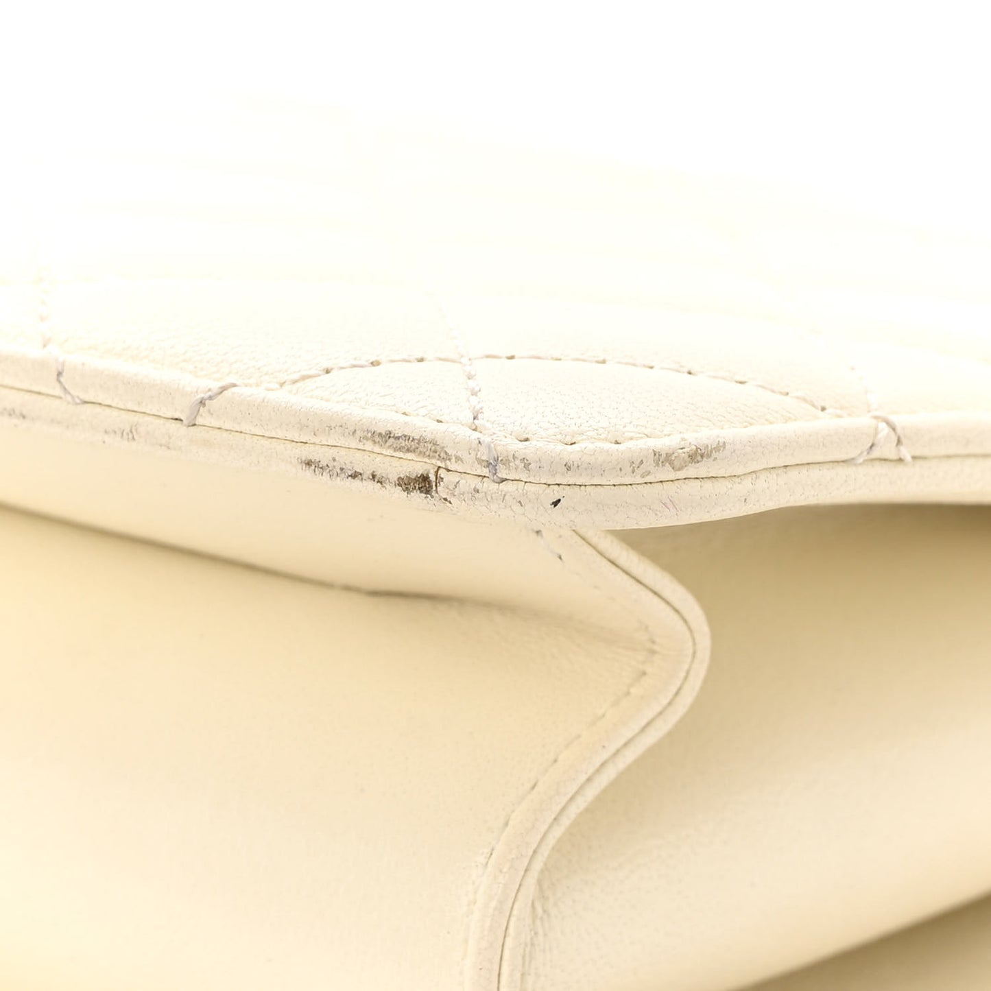 Sheepskin Quilted Beauty Lock Flap White