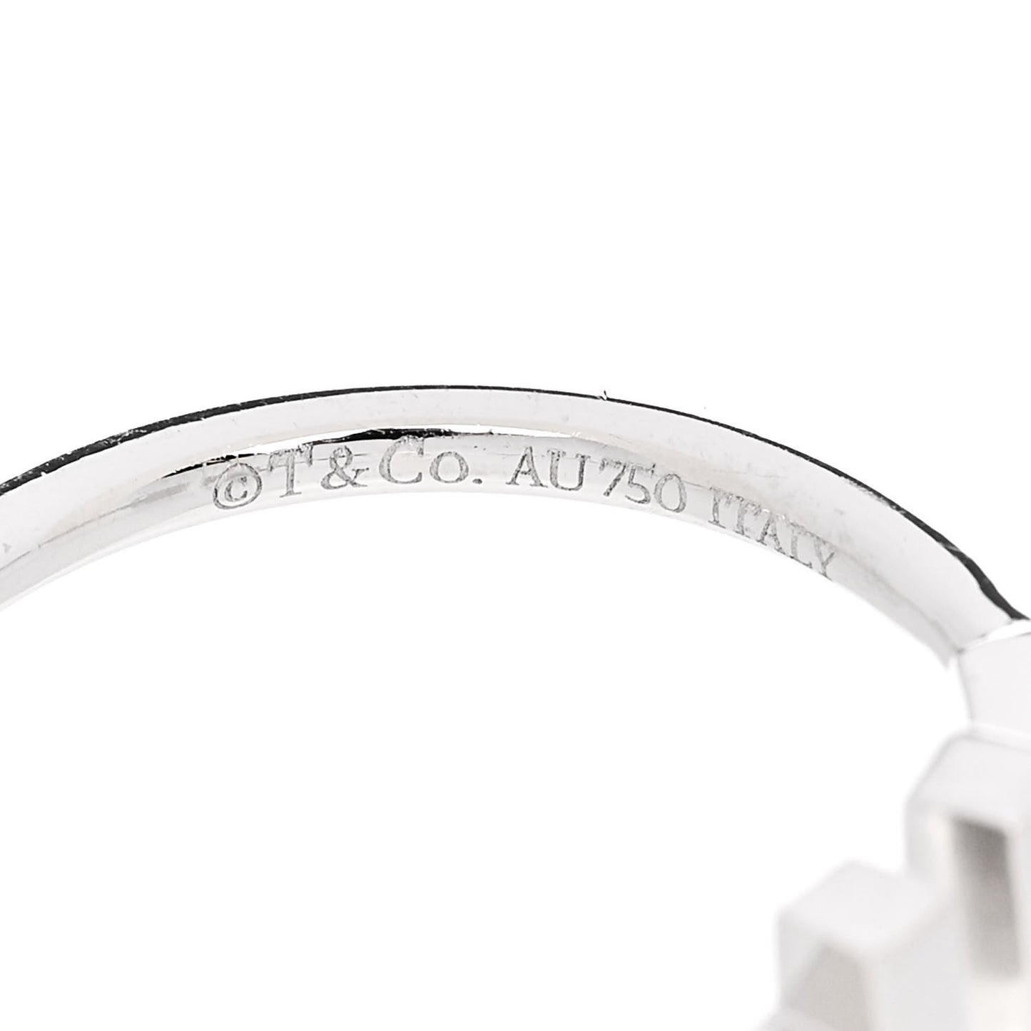 18K White Gold T Wire Ring 52 6