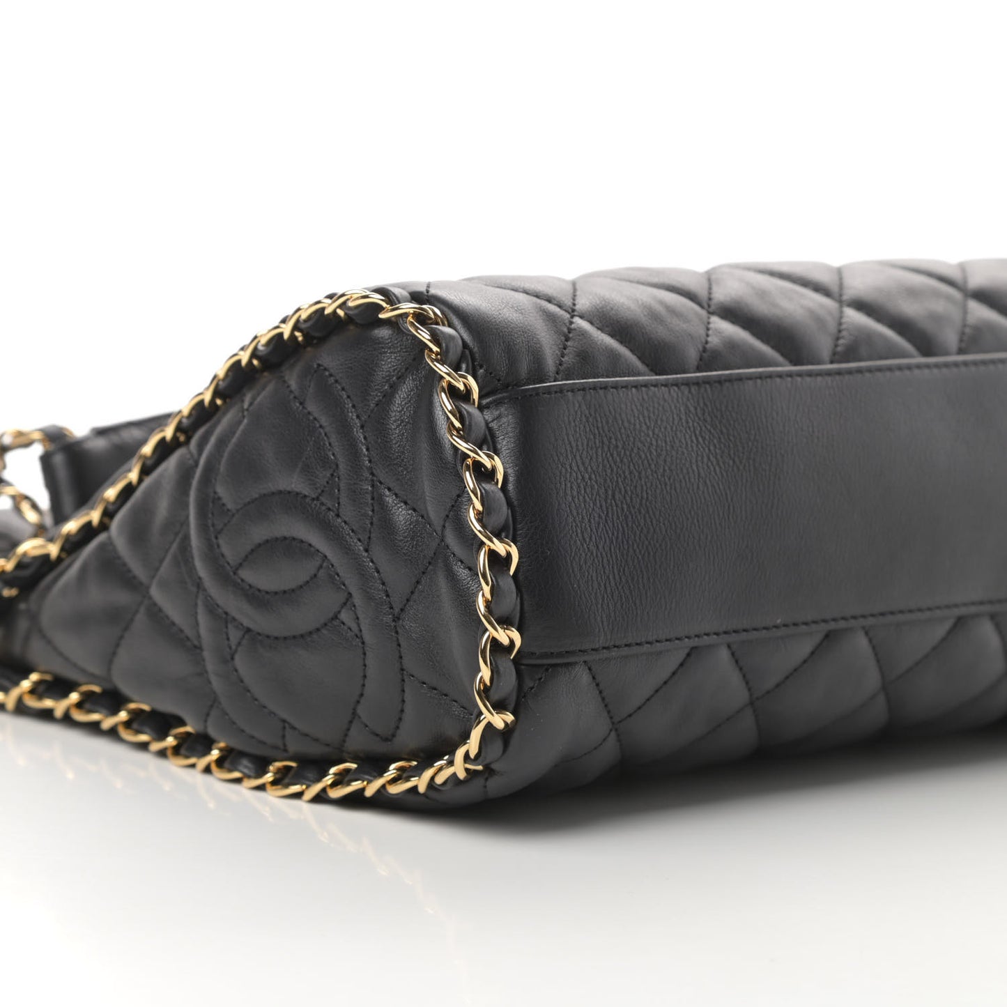 Calfskin Quilted Medium Chain Me Hobo Black