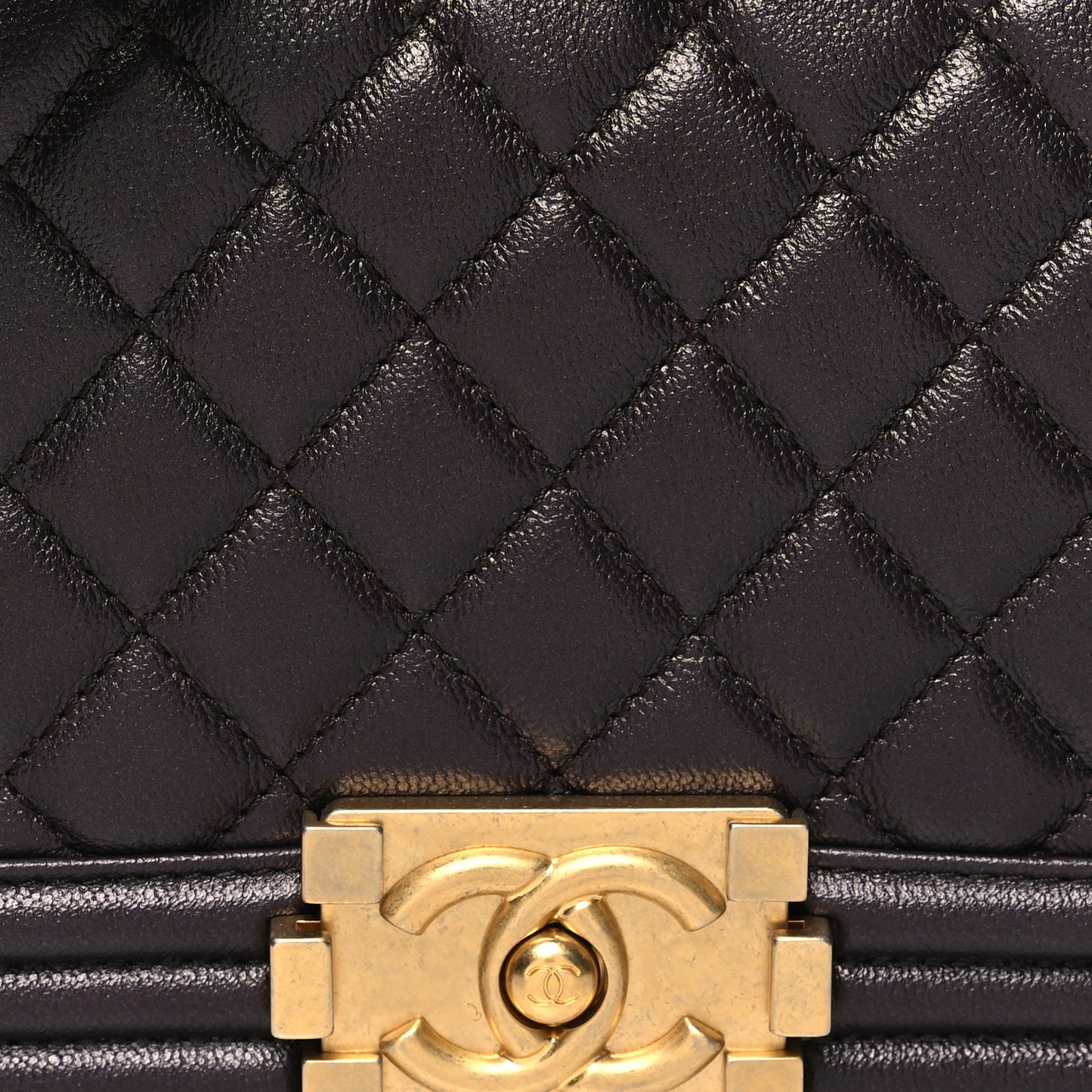 Caviar Quilted Medium Boy Flap Dark Purple