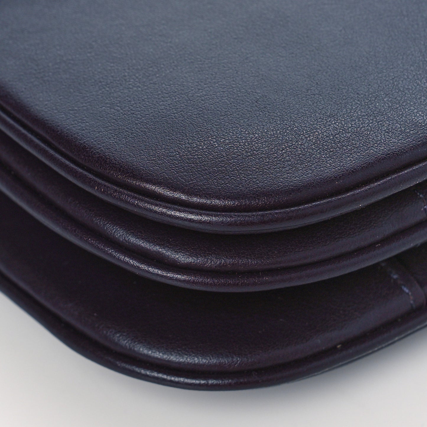Smooth Calfskin Medium Tabou Aubergine