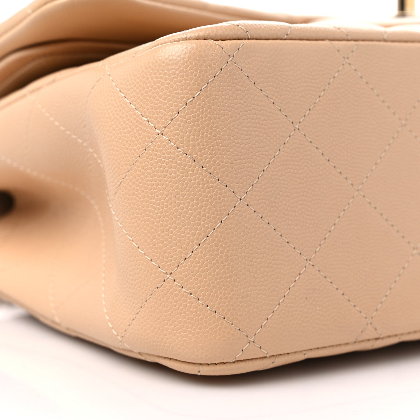 Caviar Quilted Jumbo Double Flap Beige Clair
