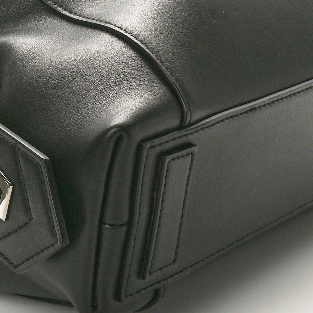 Smooth Calfskin Small Soft Antigona Black