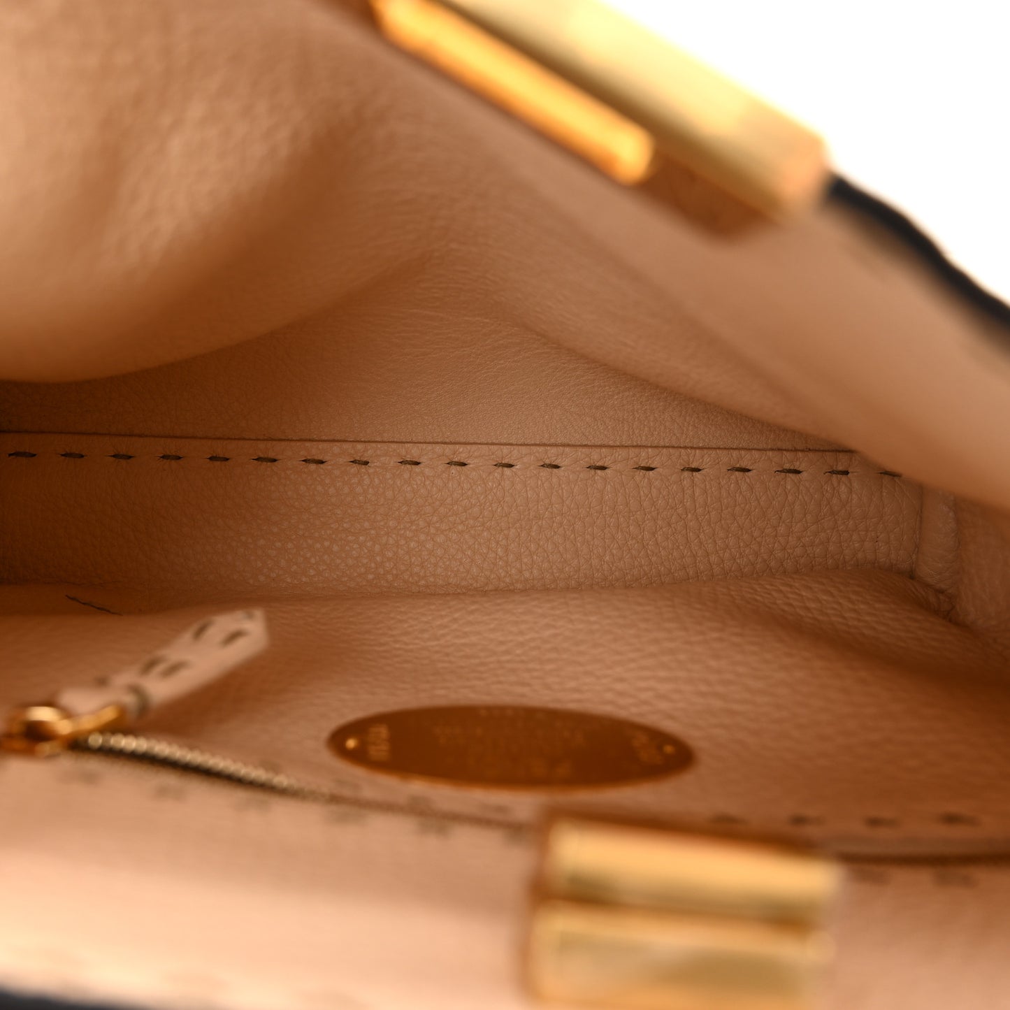 Cuoio Romano Selleria Medium Peekaboo Iconic Essentially Satchel Camelia Sand Cyber