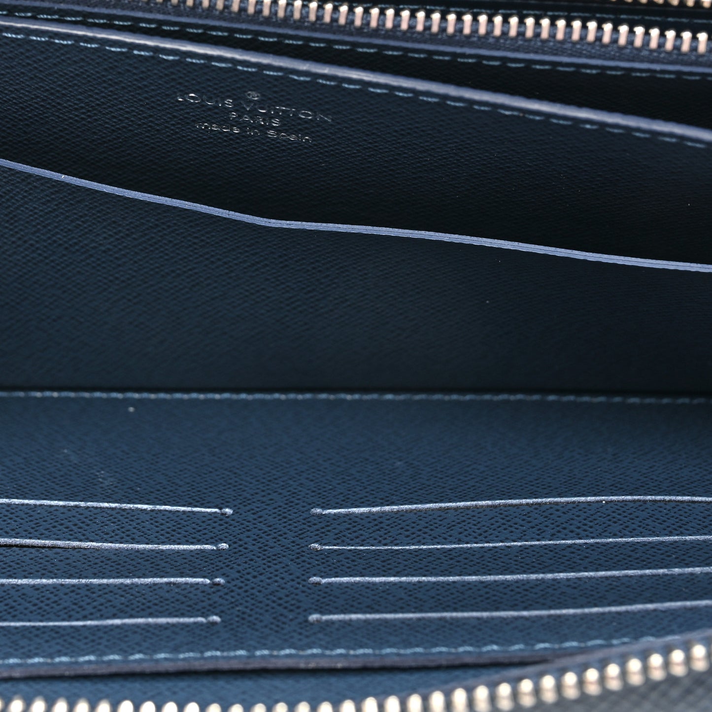 Taiga Zippy XL Wallet Blue Red