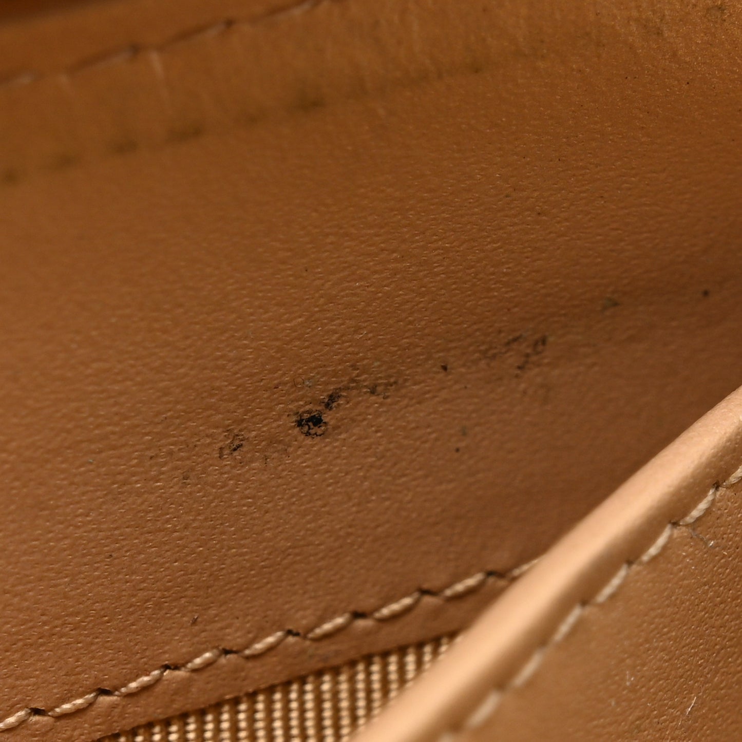 Iridescent Caviar Quilted Large Gusset Zip Around Wallet Beige Clair