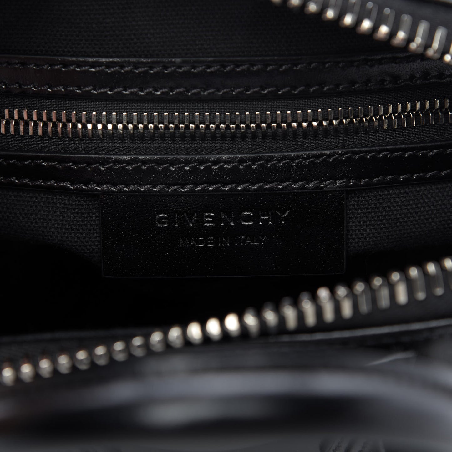 Shiny Lord Calfskin Mini Antigona Black