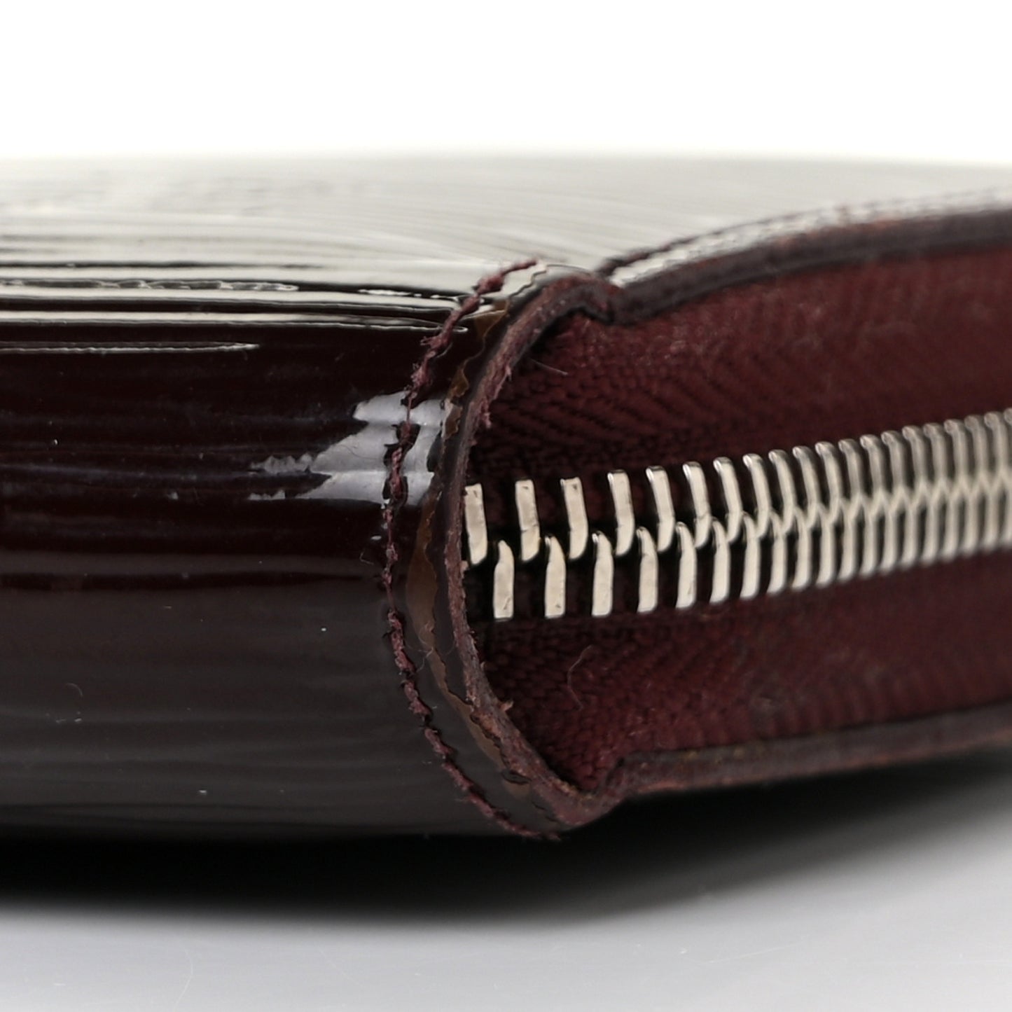 Epi Electric Zippy Wallet Prune