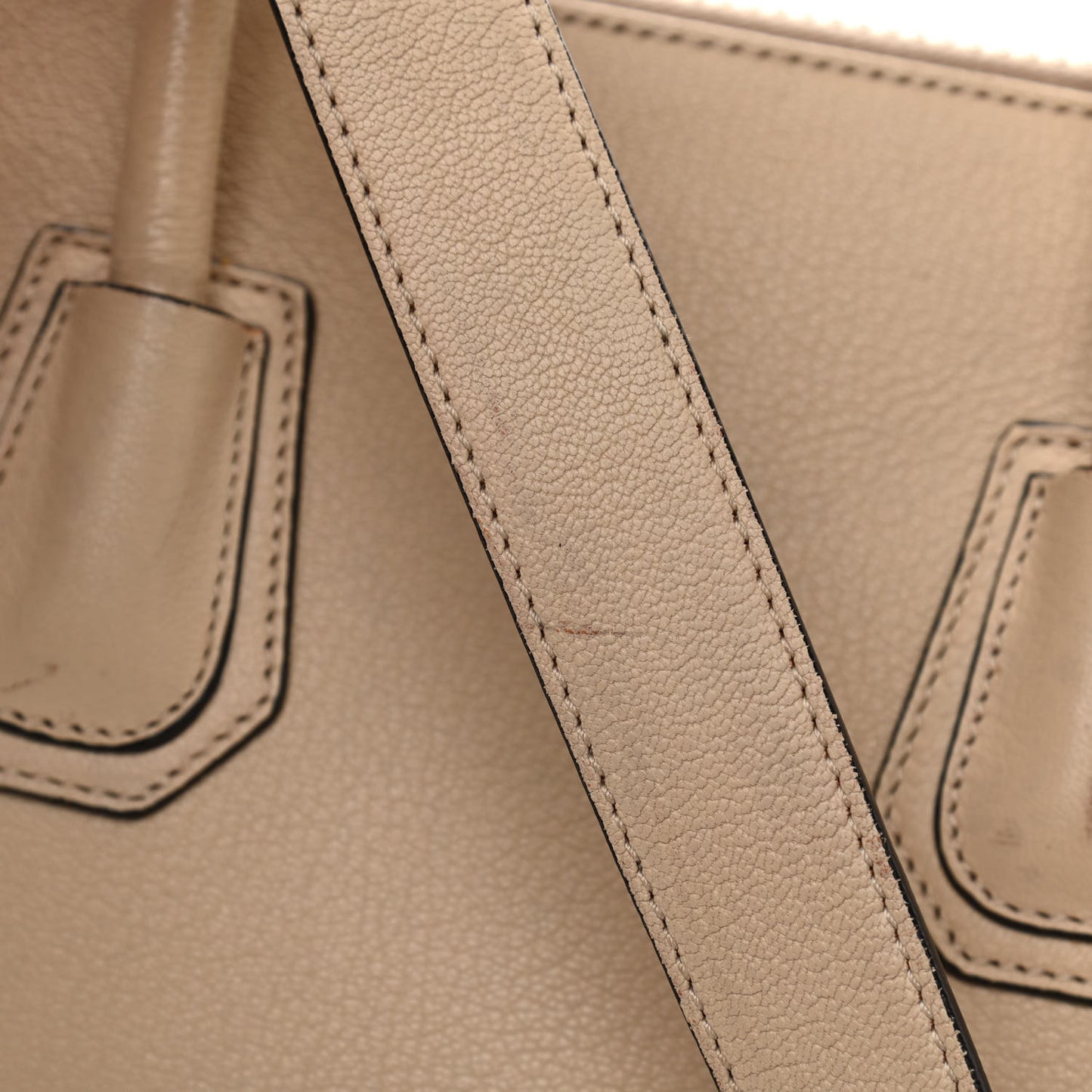 Sugar Goatskin Medium Antigona Nude