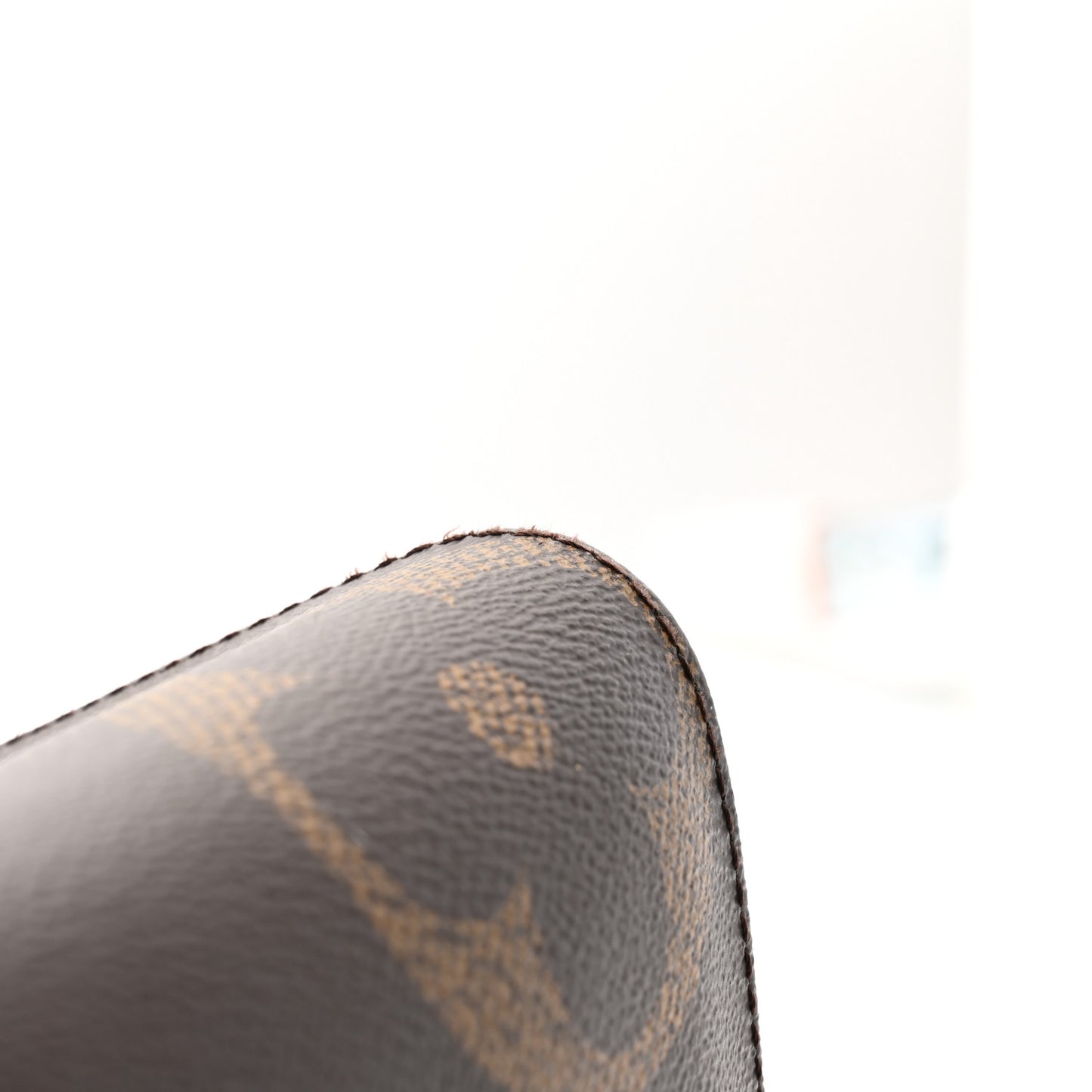 Reverse Monogram Giant Onthego MM