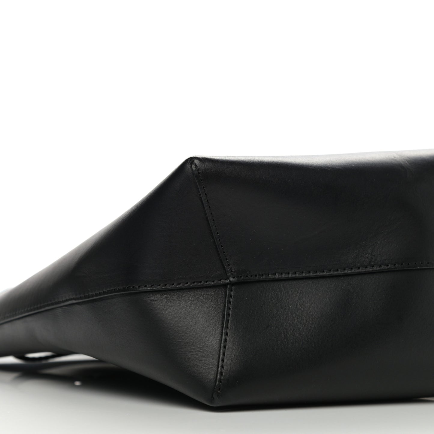 Vegetable Tanned Calfskin Bucket Bag Black Flamma