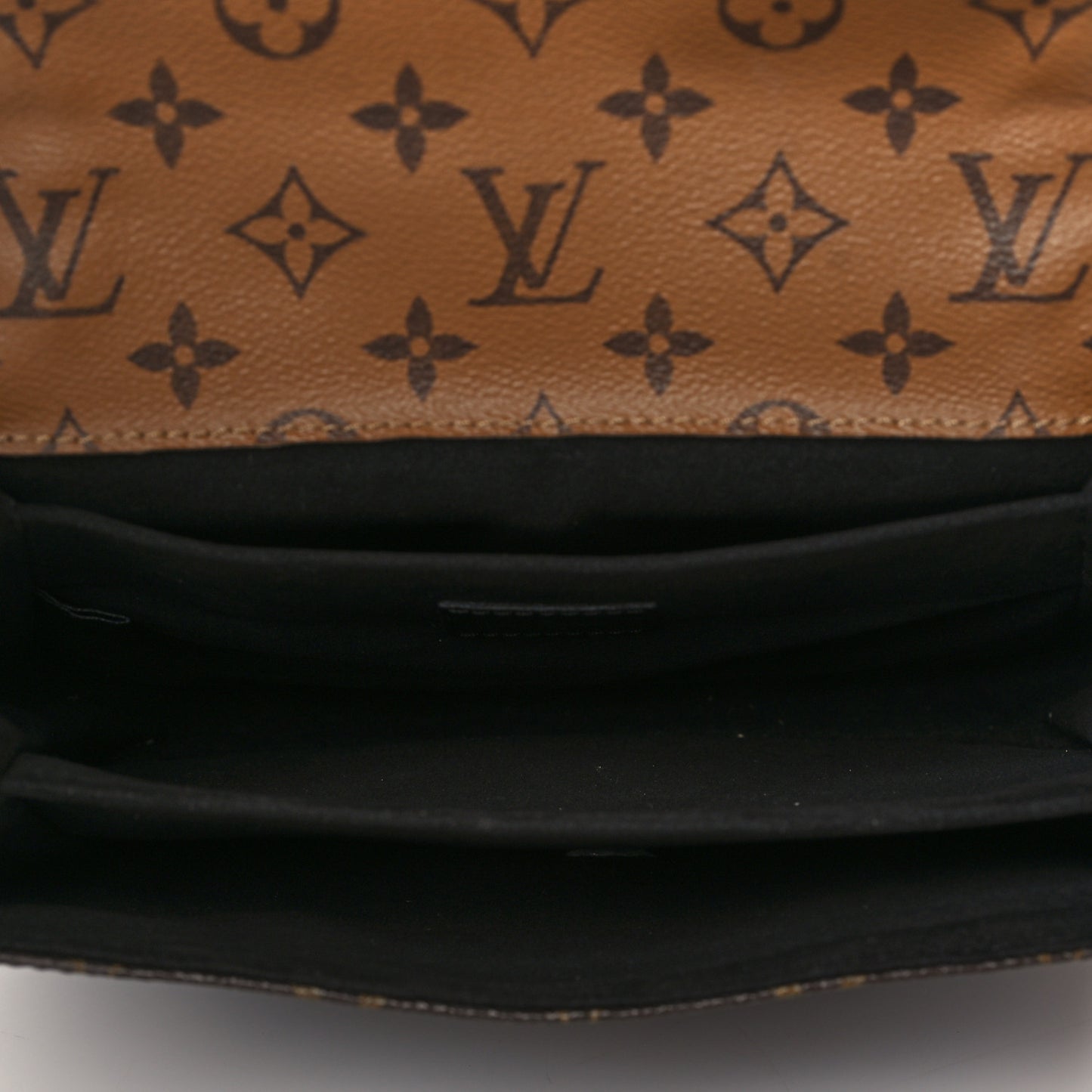 Reverse Monogram Pochette Metis