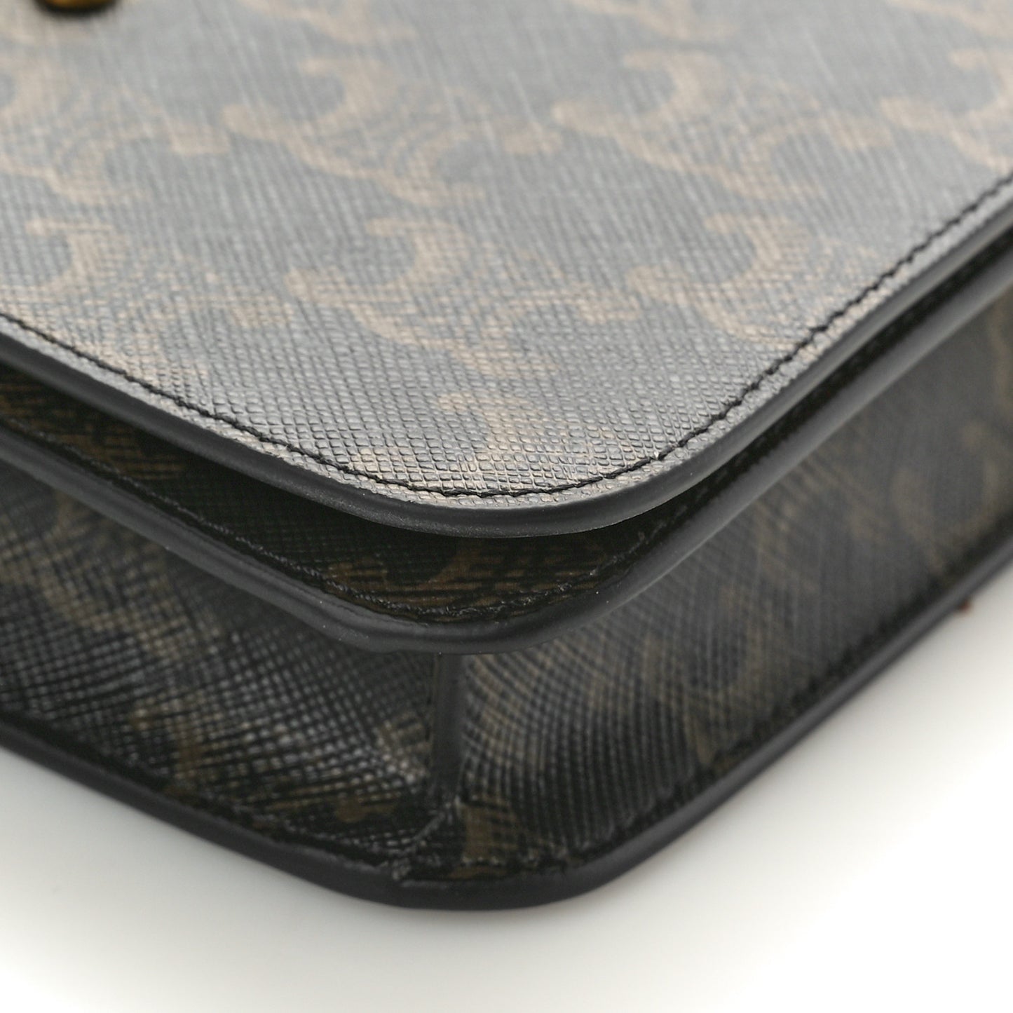 Triomphe Canvas Multipochette Tan