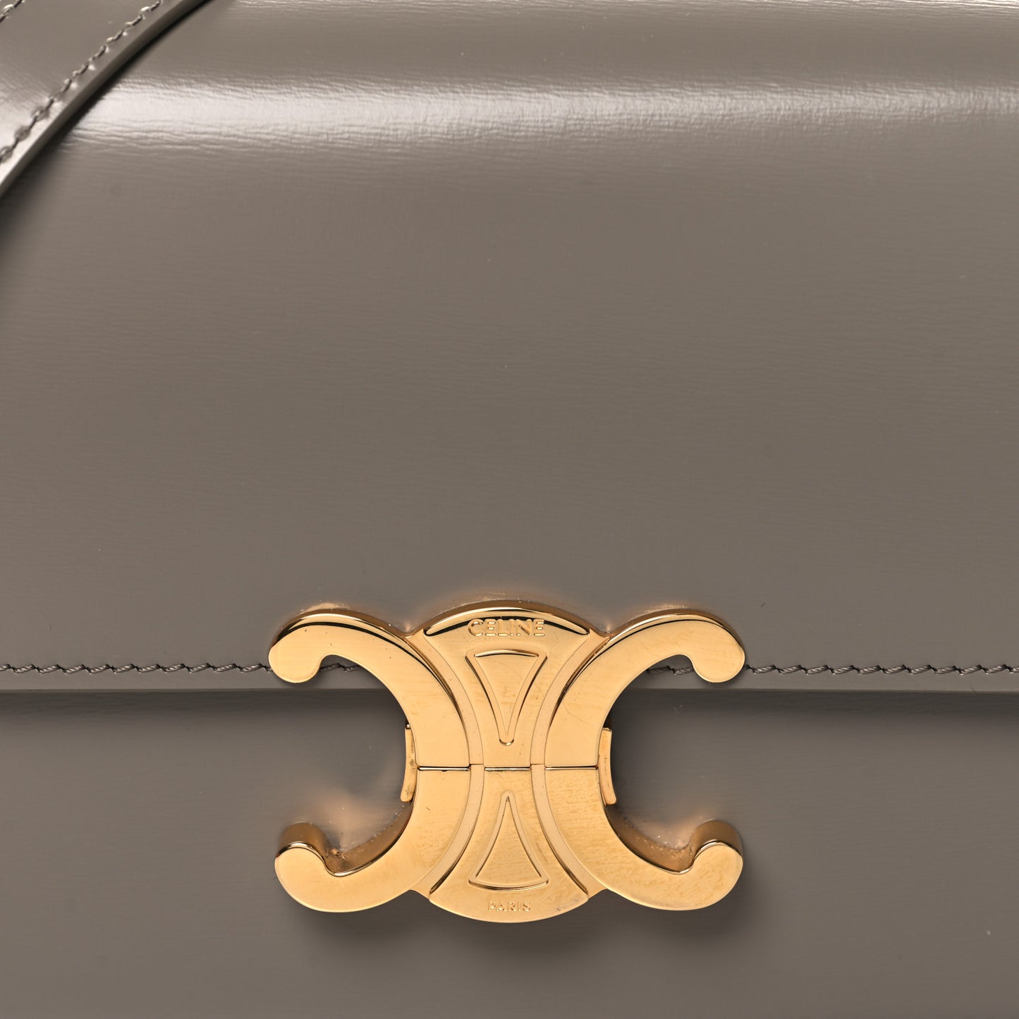 Shiny Calfskin Teen Triomphe Pebble