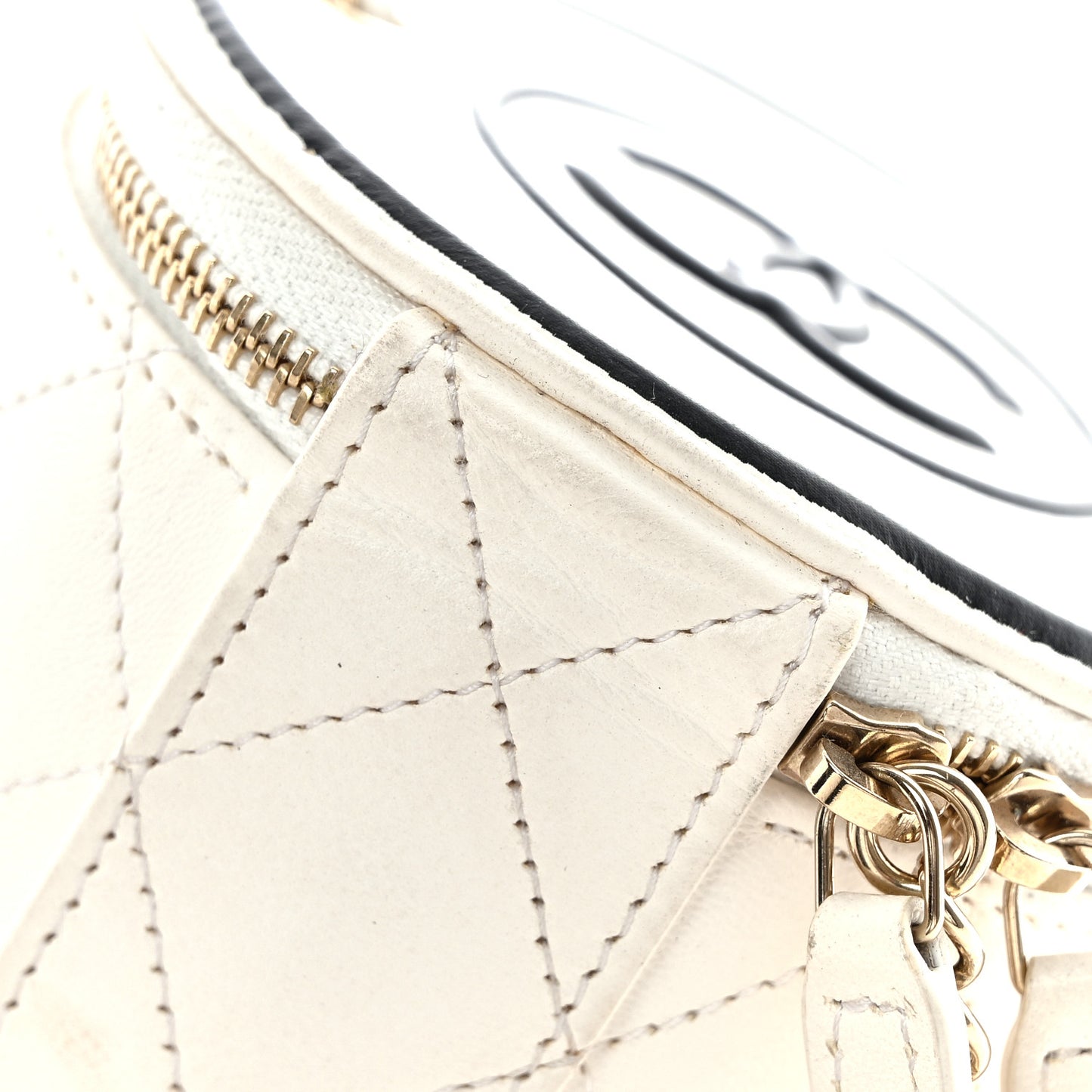 Lambskin Quilted Round Small Vanity Case With Chain White Black