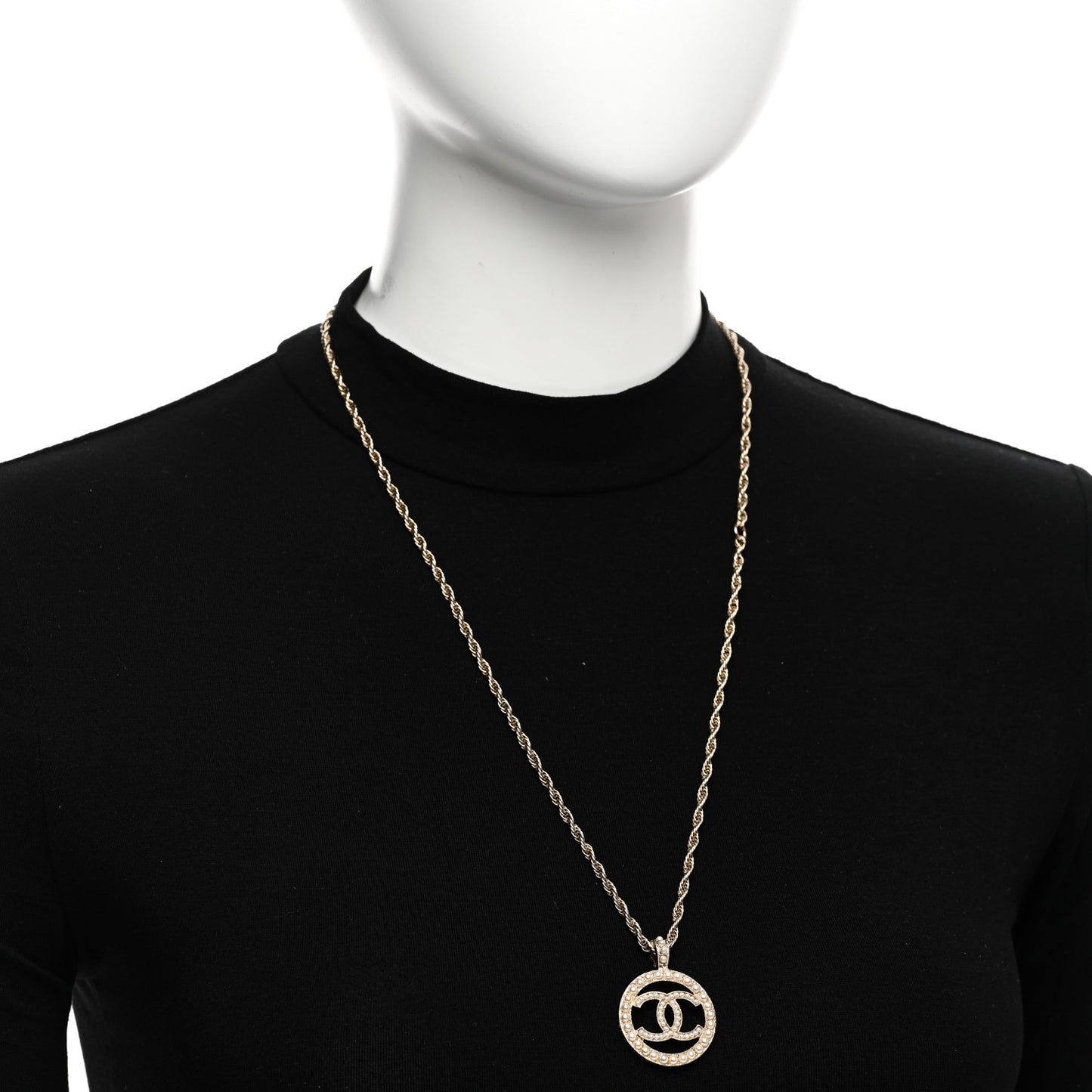 Pearl CC Round Pendant Necklace Gold
