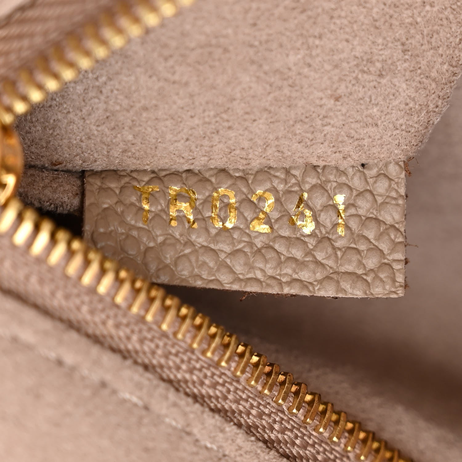 Louis Vuitton Empreinte Monogram Giant Onthego PM Tourterelle Creme 7 of 11