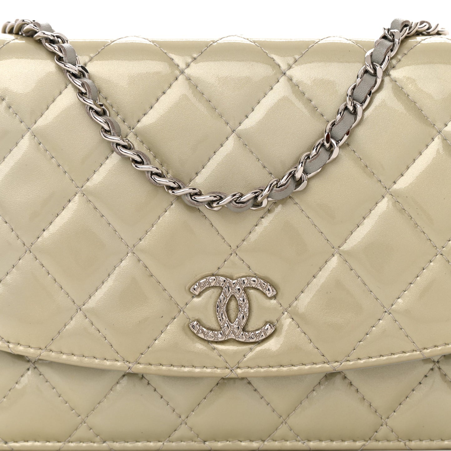 Patent Quilted Brilliant Wallet On Chain WOC Silver