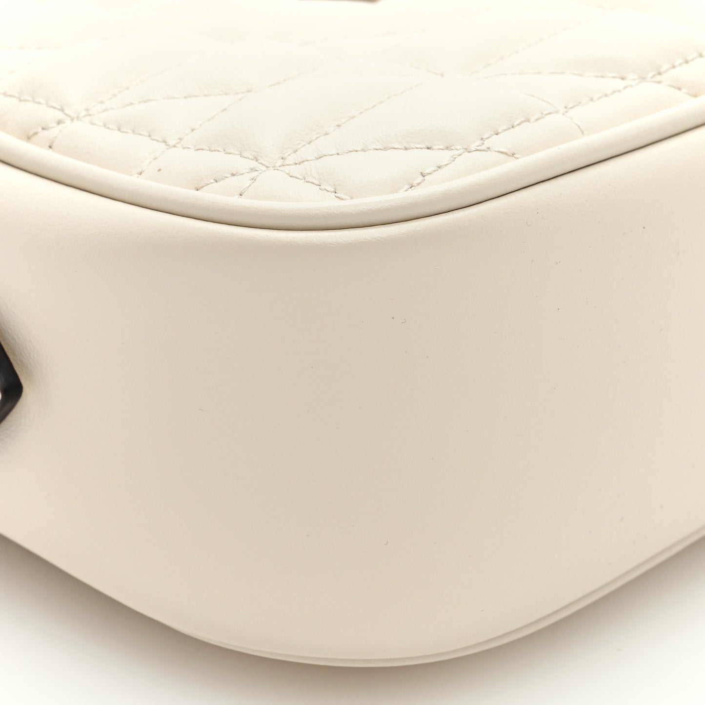 Calfskin Matelasse Aria Small GG Marmont Chain Shoulder Bag Mystic White