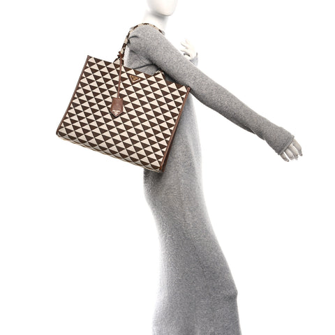 Jacquard Saffiano Triangolo Symbole Embroidered Large Tote Tobacco Talco