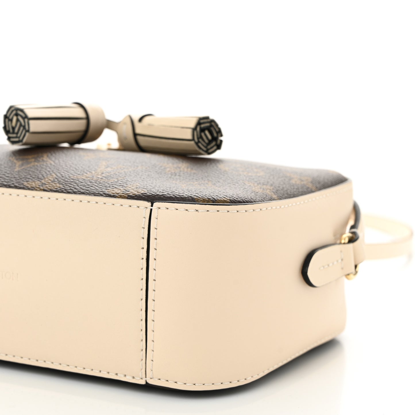 Monogram Saintonge Creme