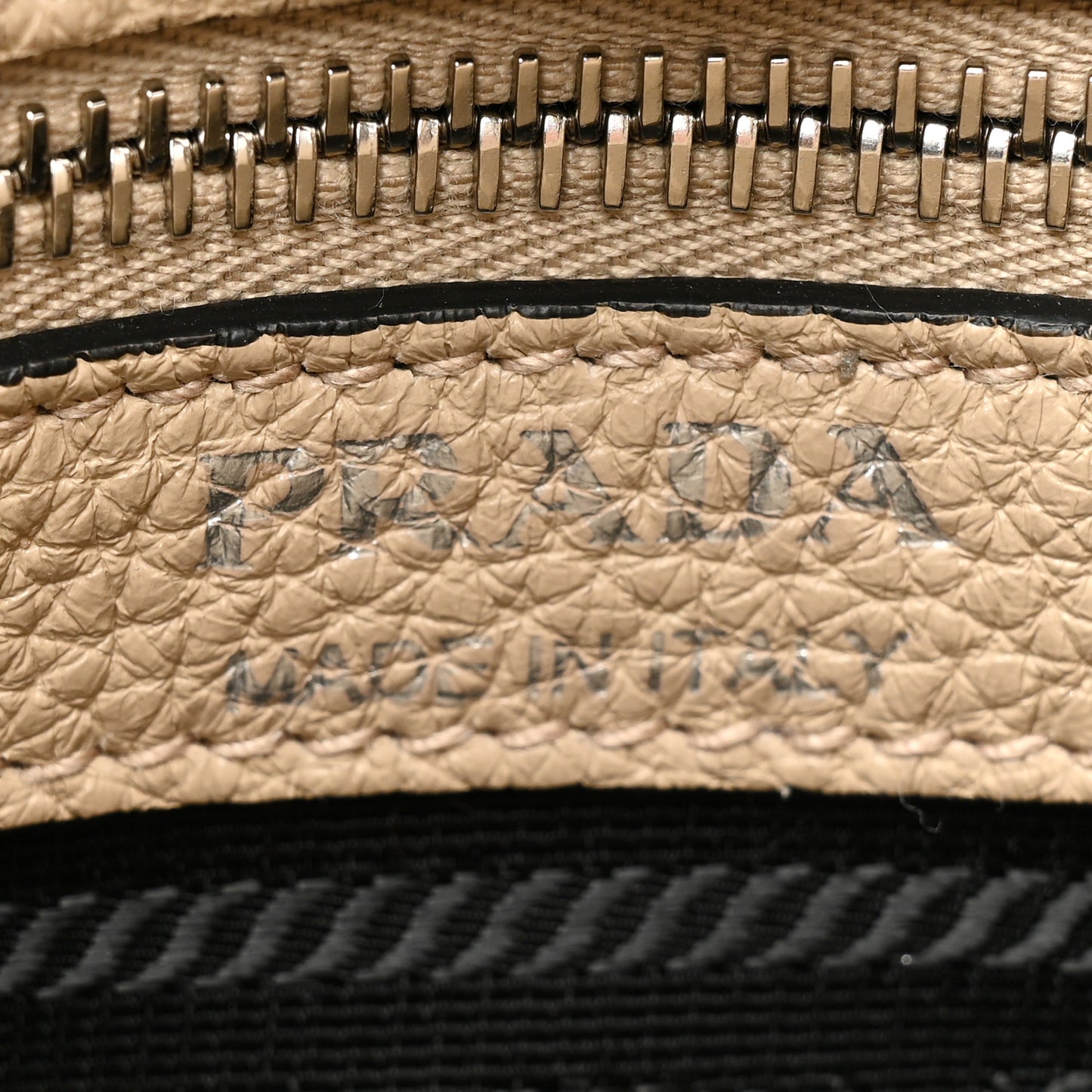 Vitello Daino Soft Hobo Messenger Bag Sabbia