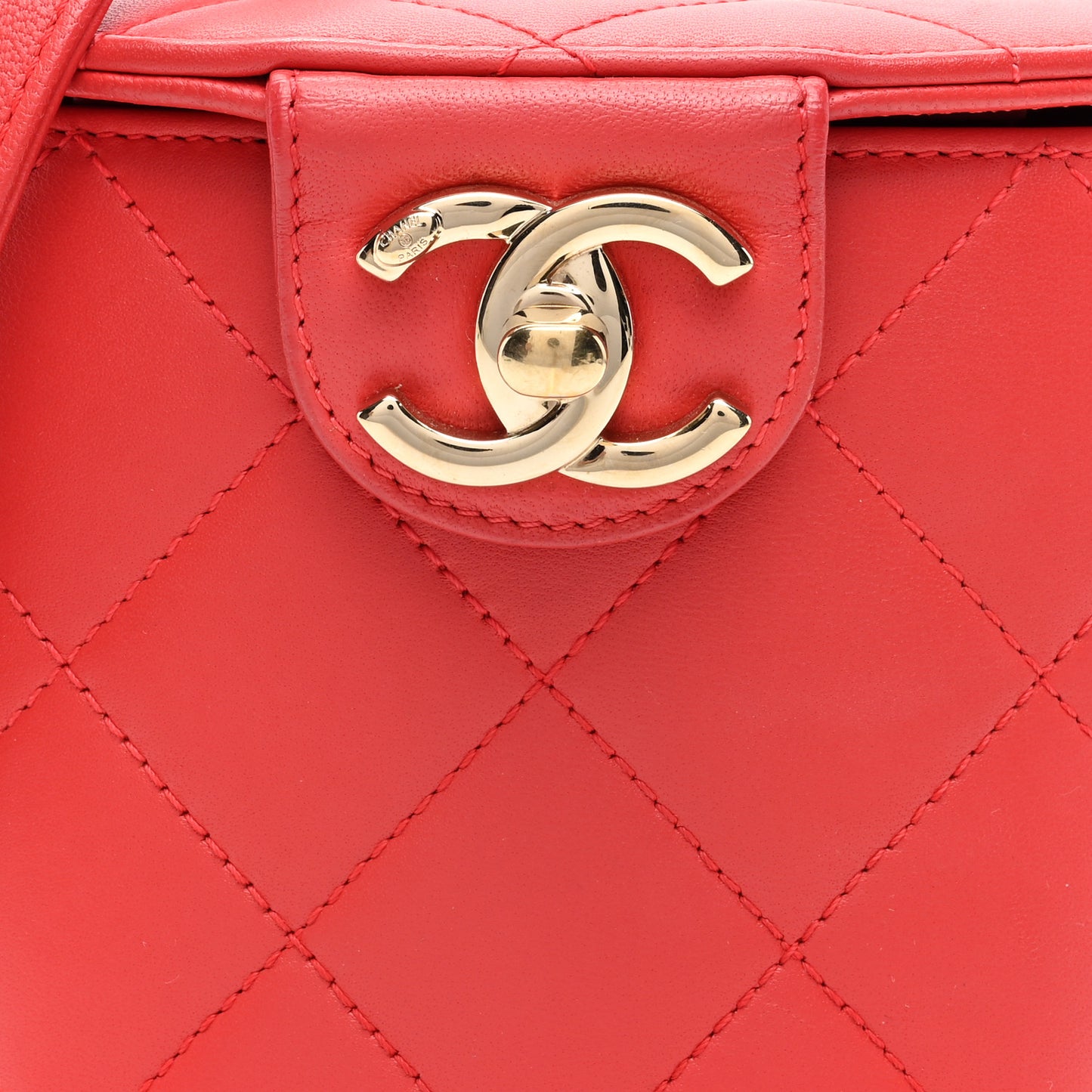 Lambskin Resin Elegant Chain Vanity Case Red