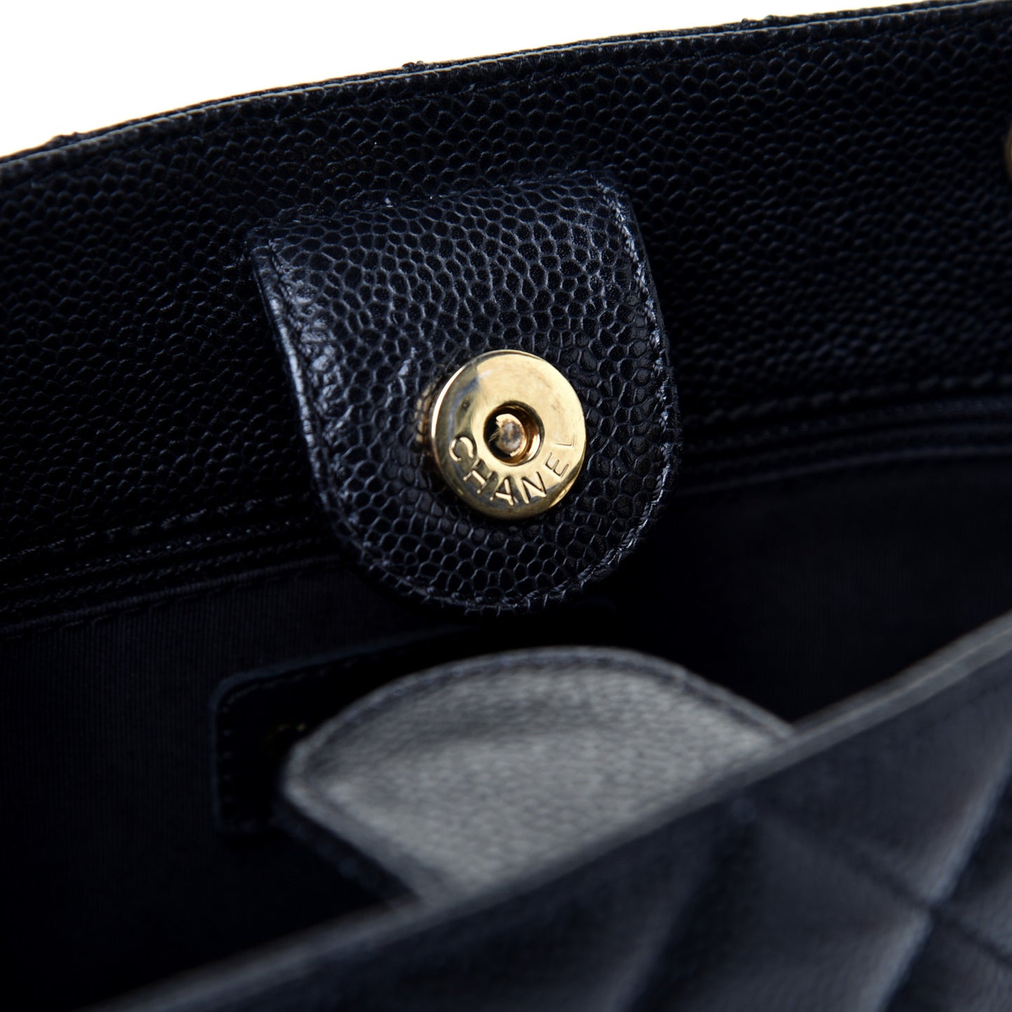 Caviar Quilted Petit Shopping Tote PST Black