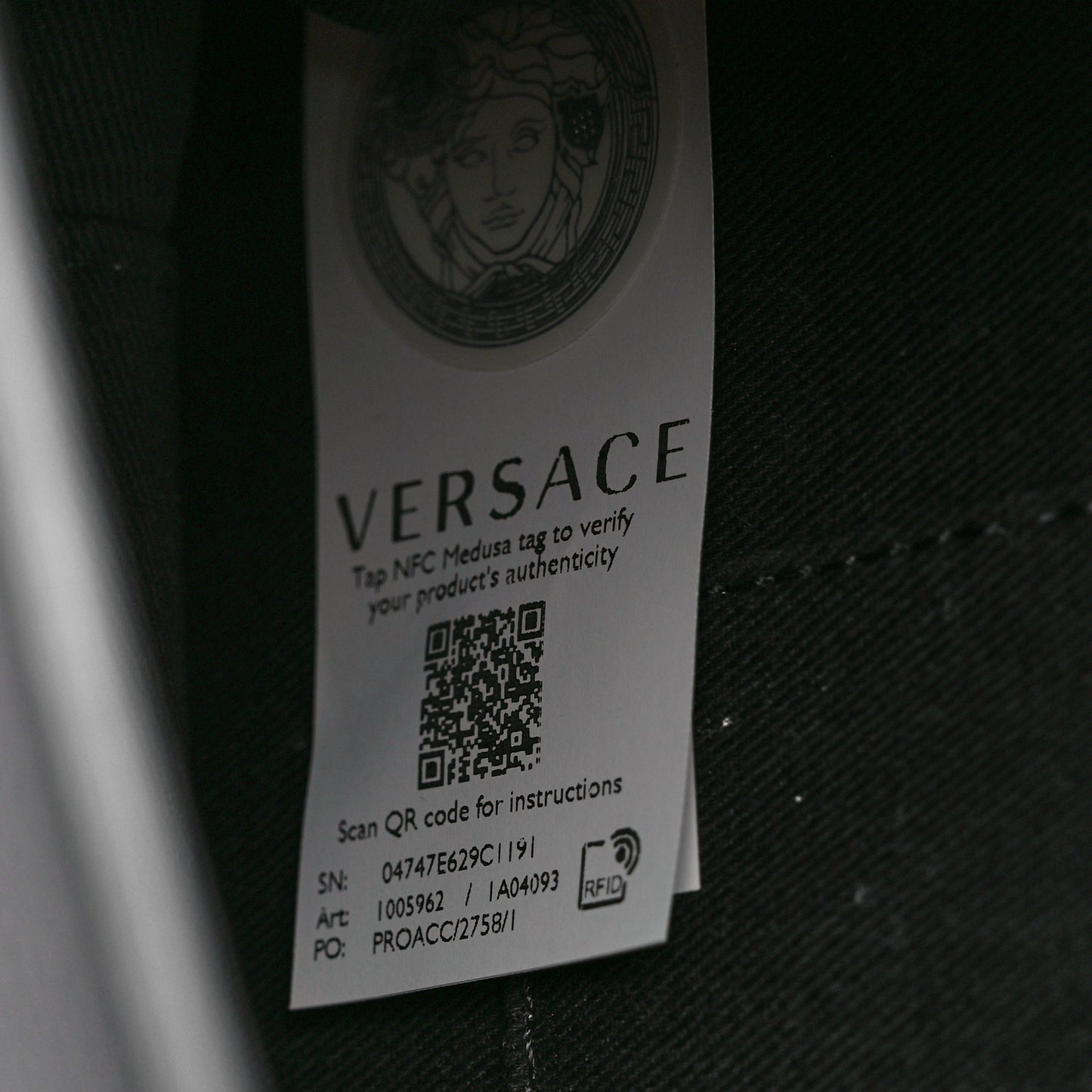 Grainy Calfskin Virtus Chain Crossbody Black