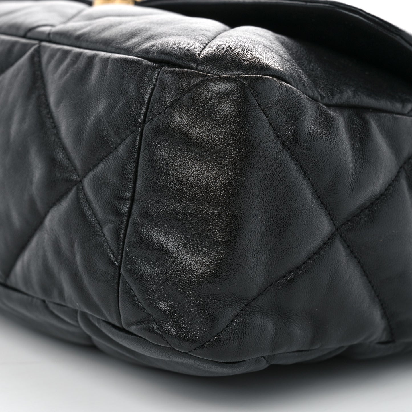 Lambskin Quilted Maxi Chanel 19 Flap Black