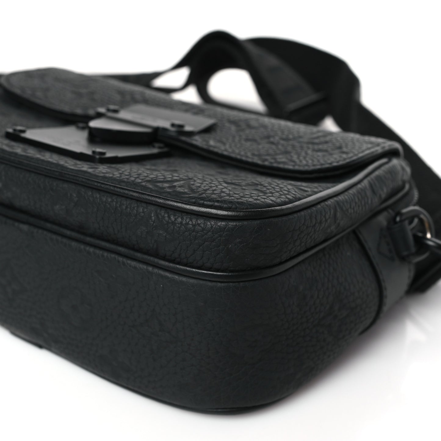 Taurillon Monogram S Lock Messenger Black